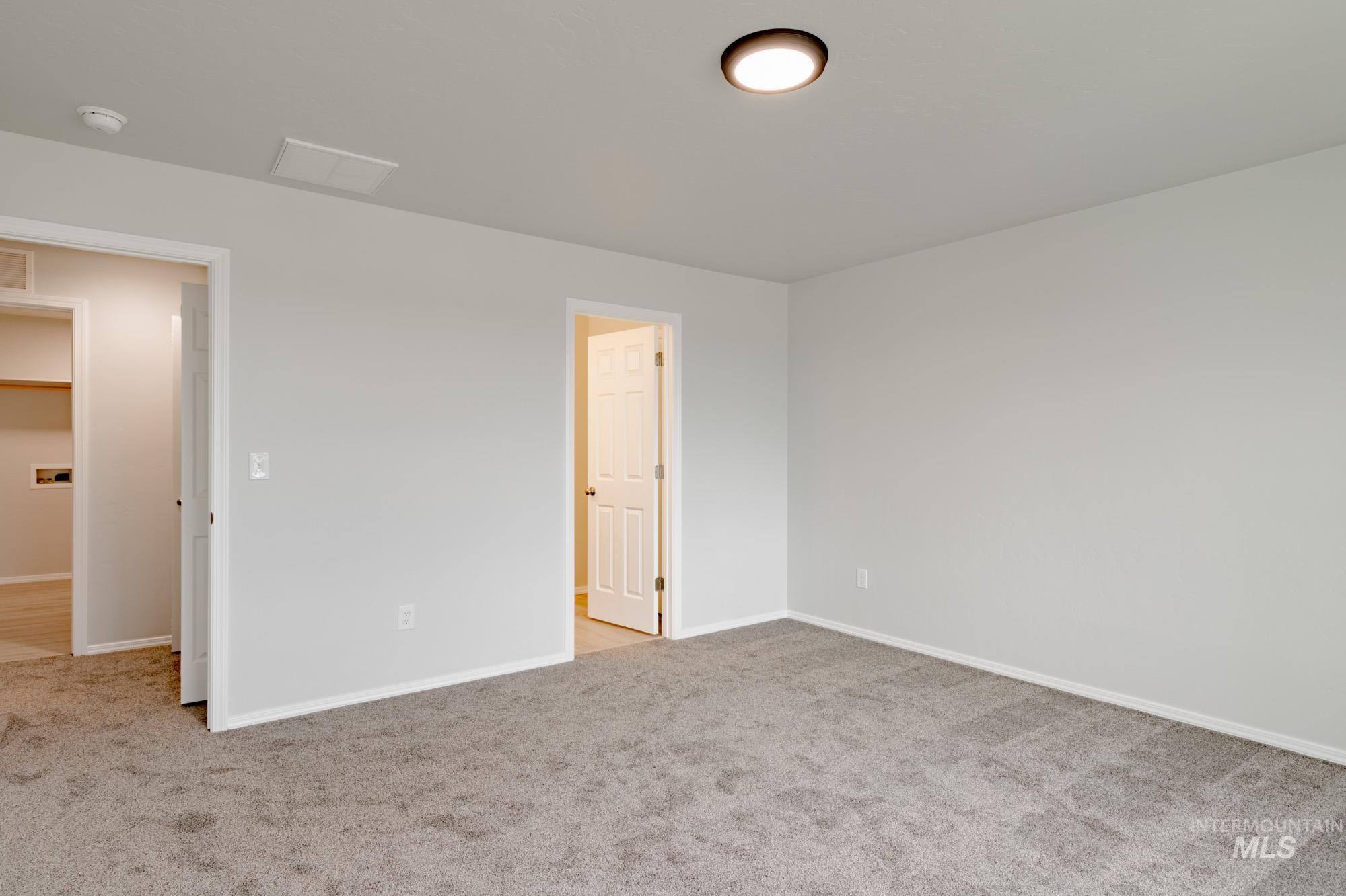 12929 Klamath Falls St Property Photo 15