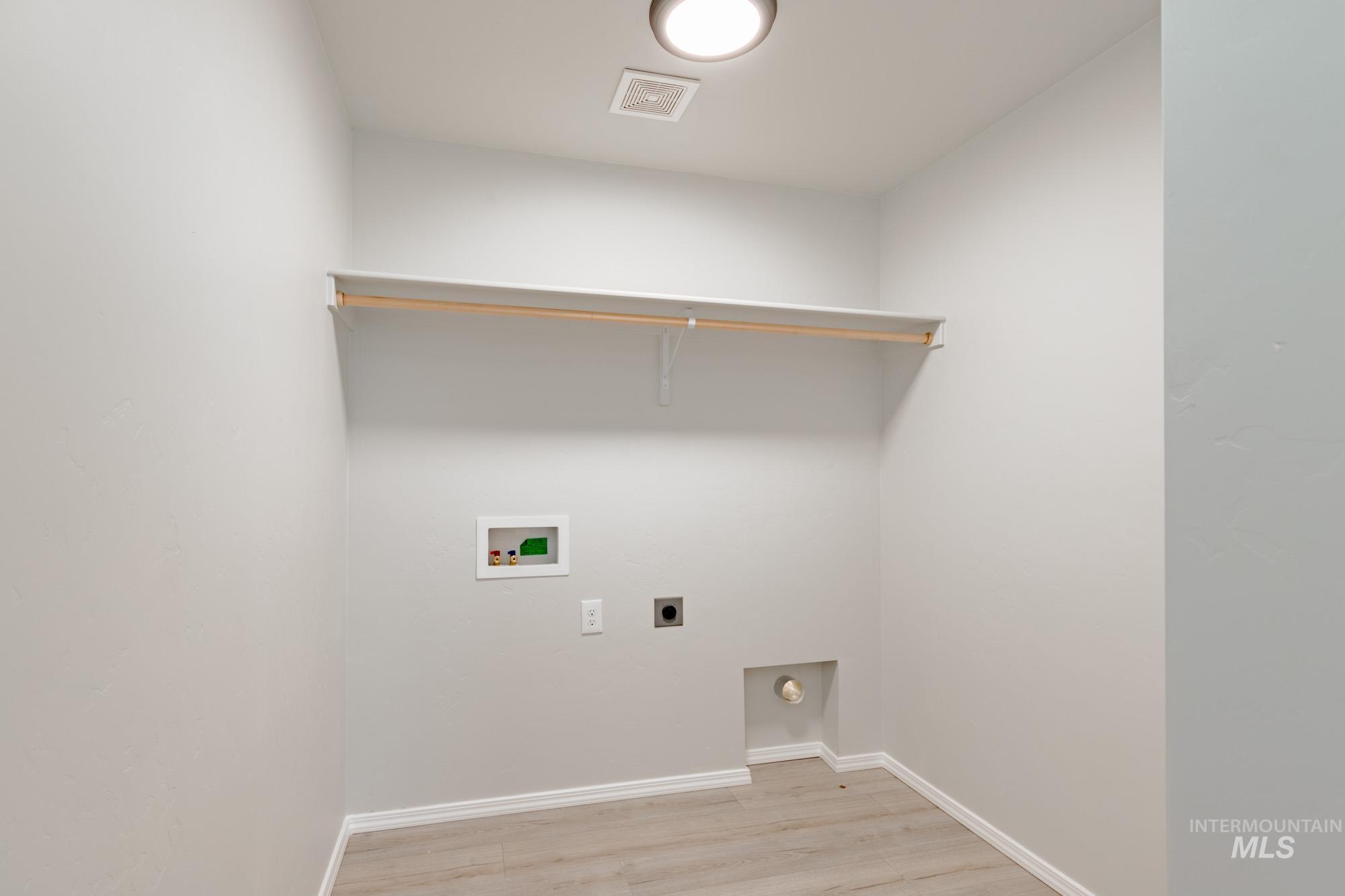 12929 Klamath Falls St Property Photo 18