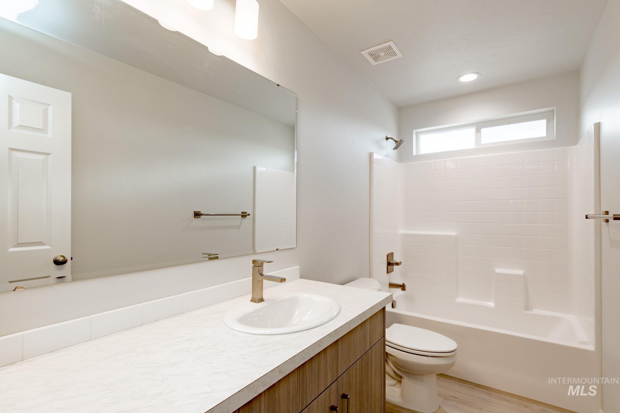 12929 Klamath Falls St Property Photo 19