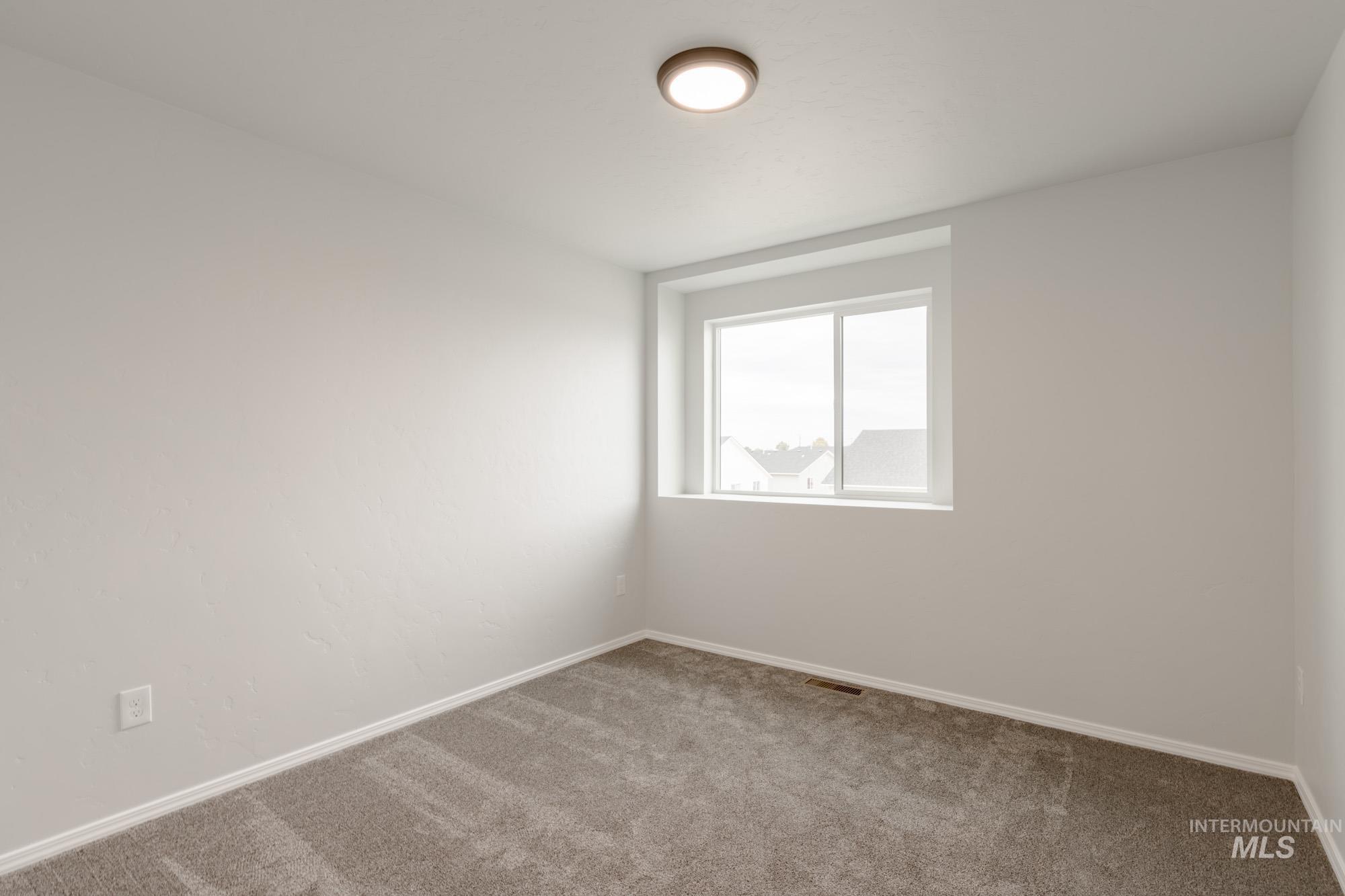 12929 Klamath Falls St Property Photo 21