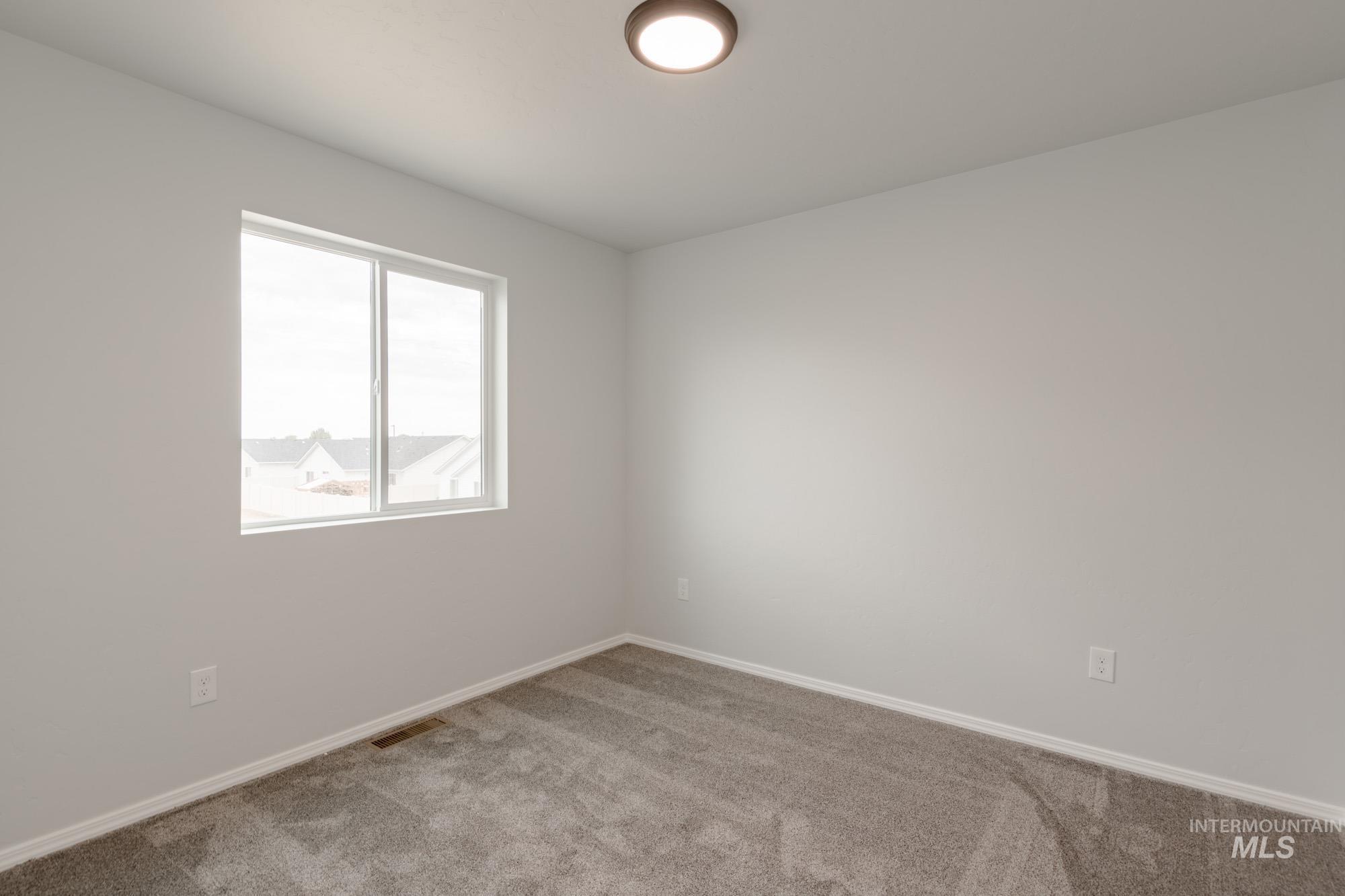 12929 Klamath Falls St Property Photo 23