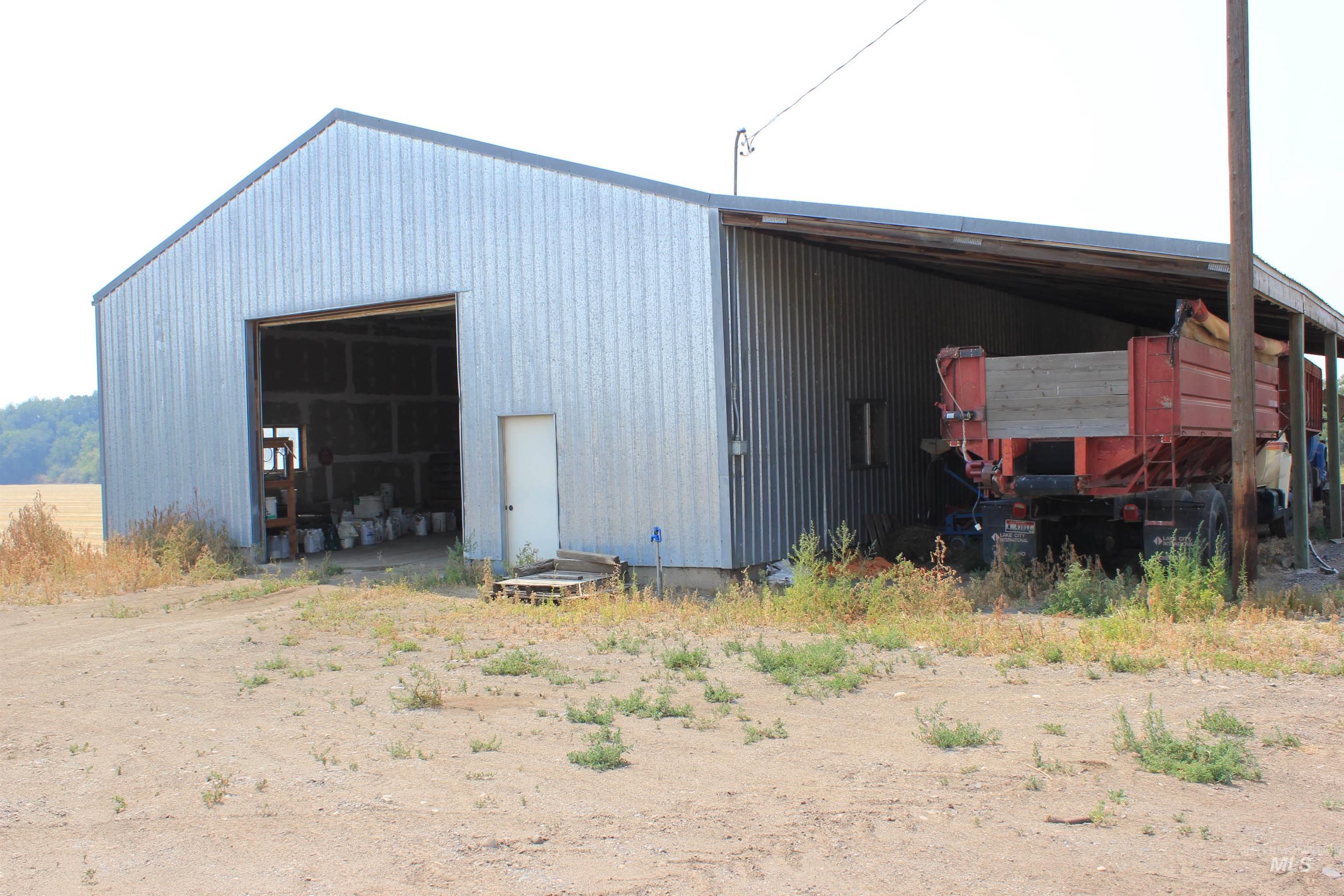690 & 698 Hale Rd Property Photo 24