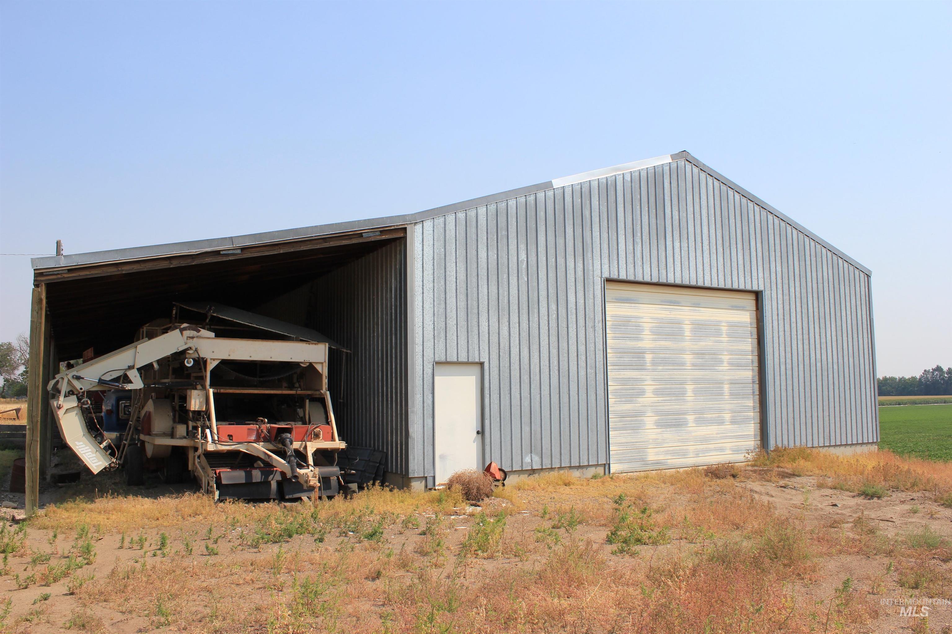 690 & 698 Hale Rd Property Photo 26