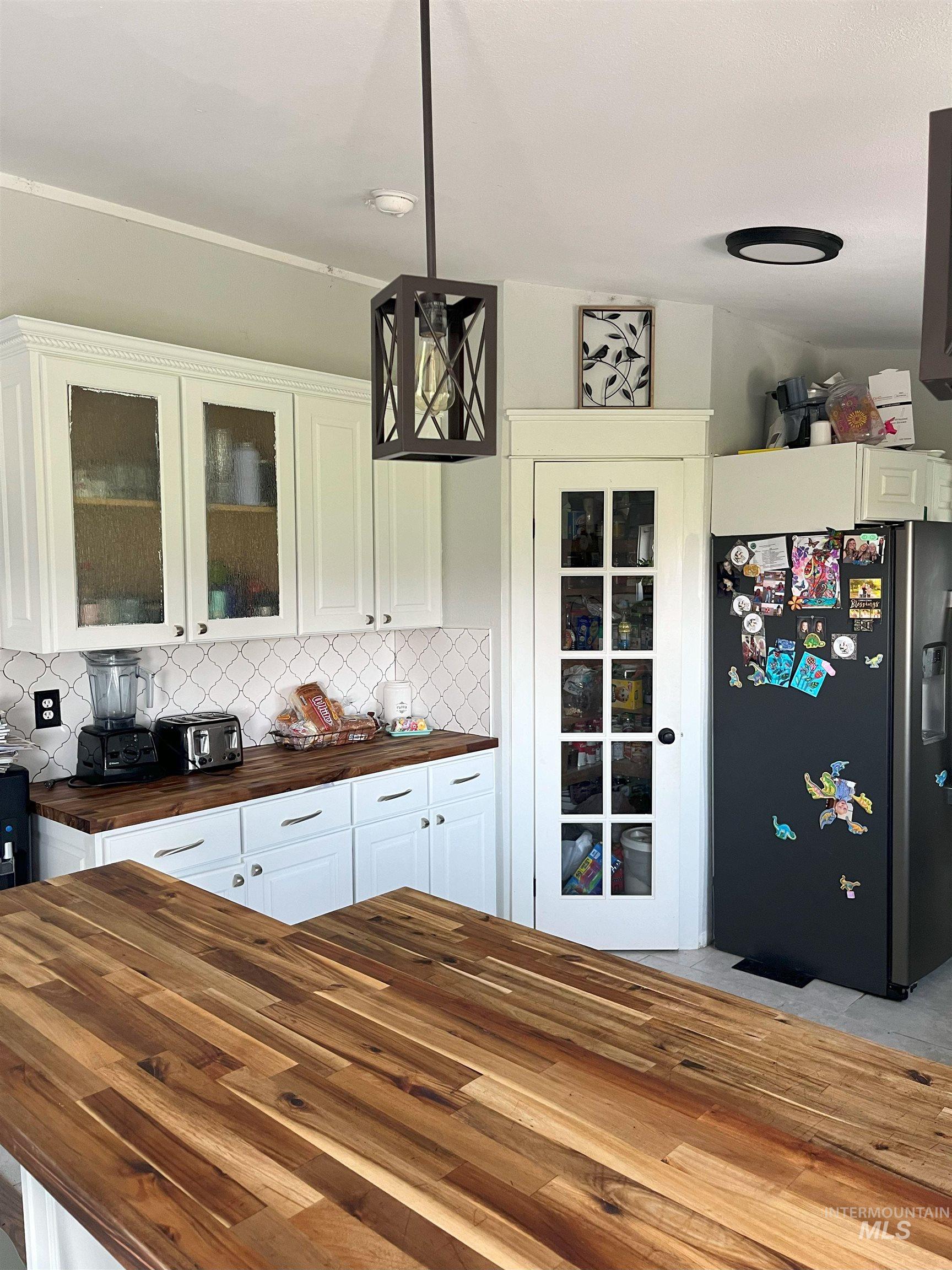 185 Estate Property Photo 1
