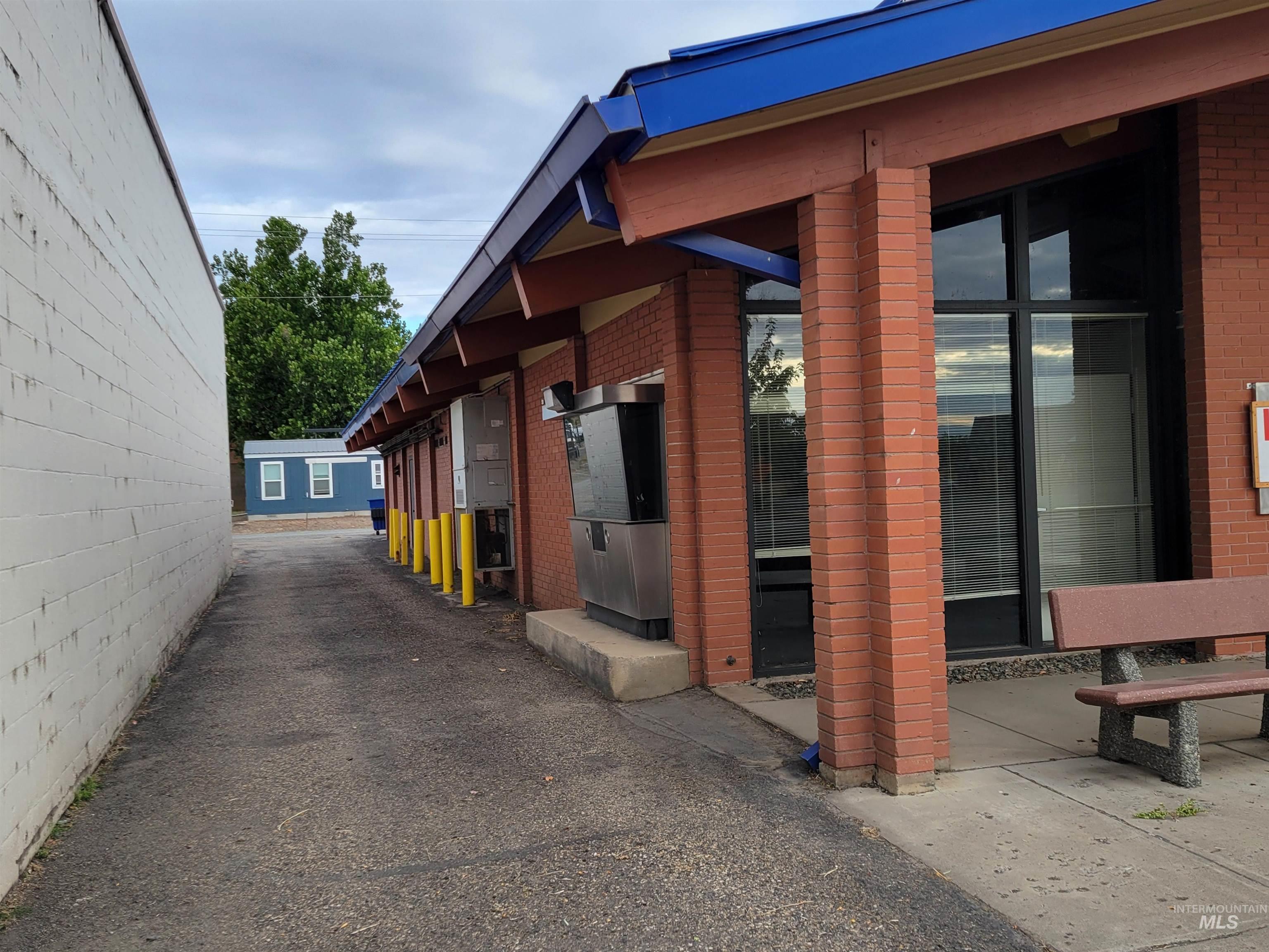 95 N Superior Street Property Photo 3