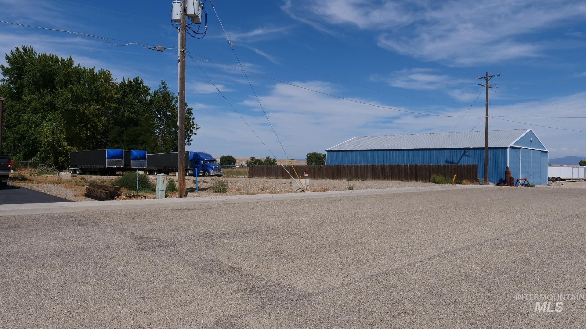 418 Industrial Way Property Photo 4