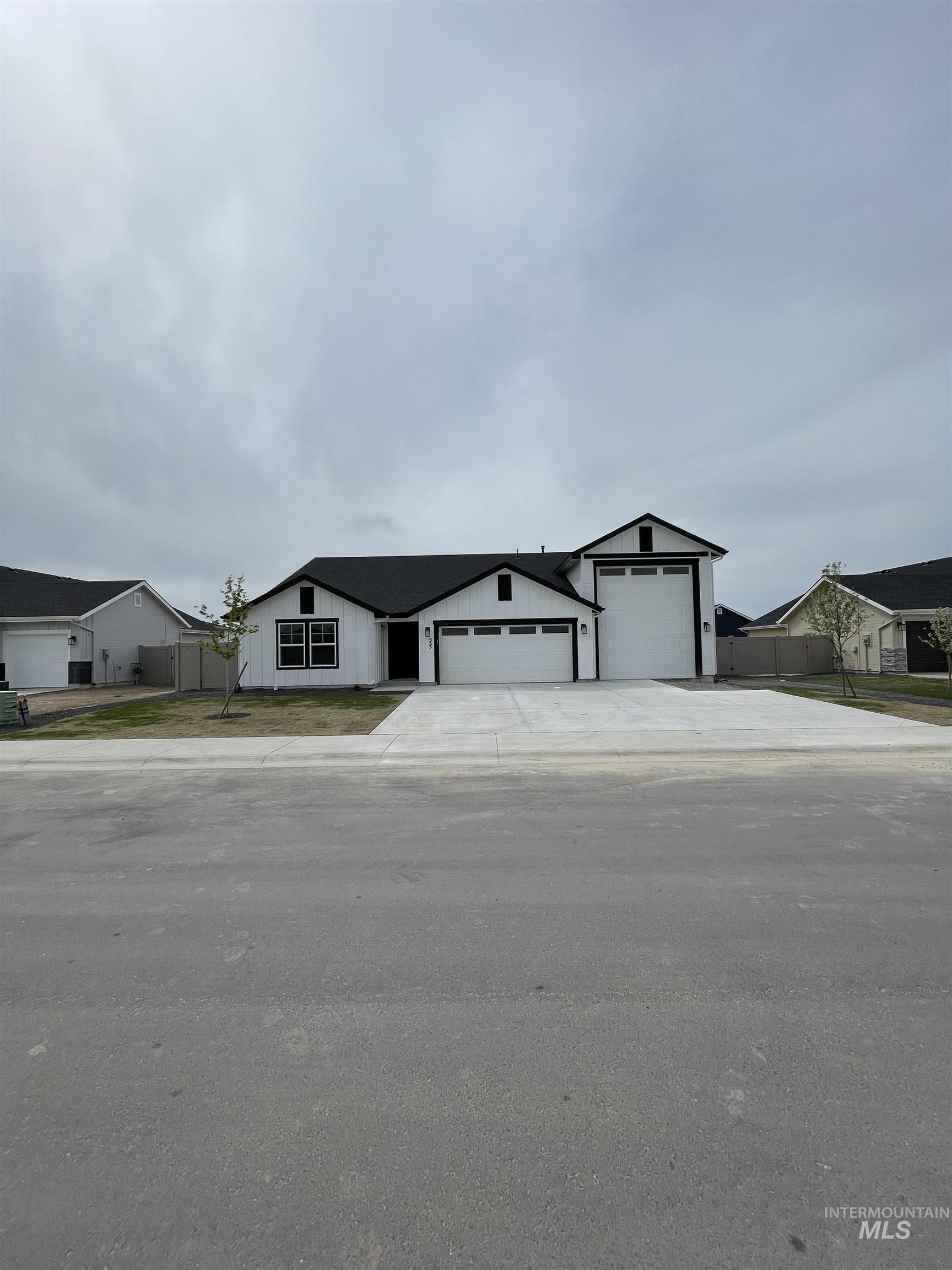 555 Rahara Ave Property Photo 1
