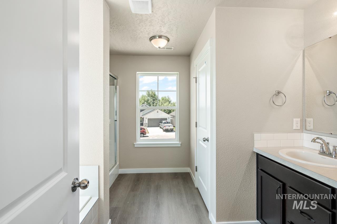 555 Rahara Ave Property Photo 2