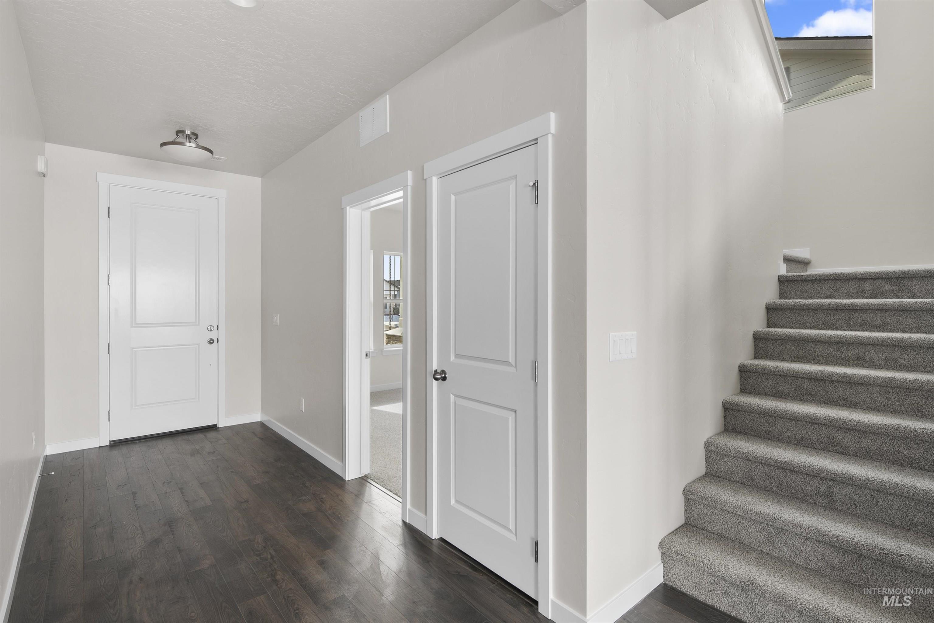 10122 W Napier Dr Property Photo 3