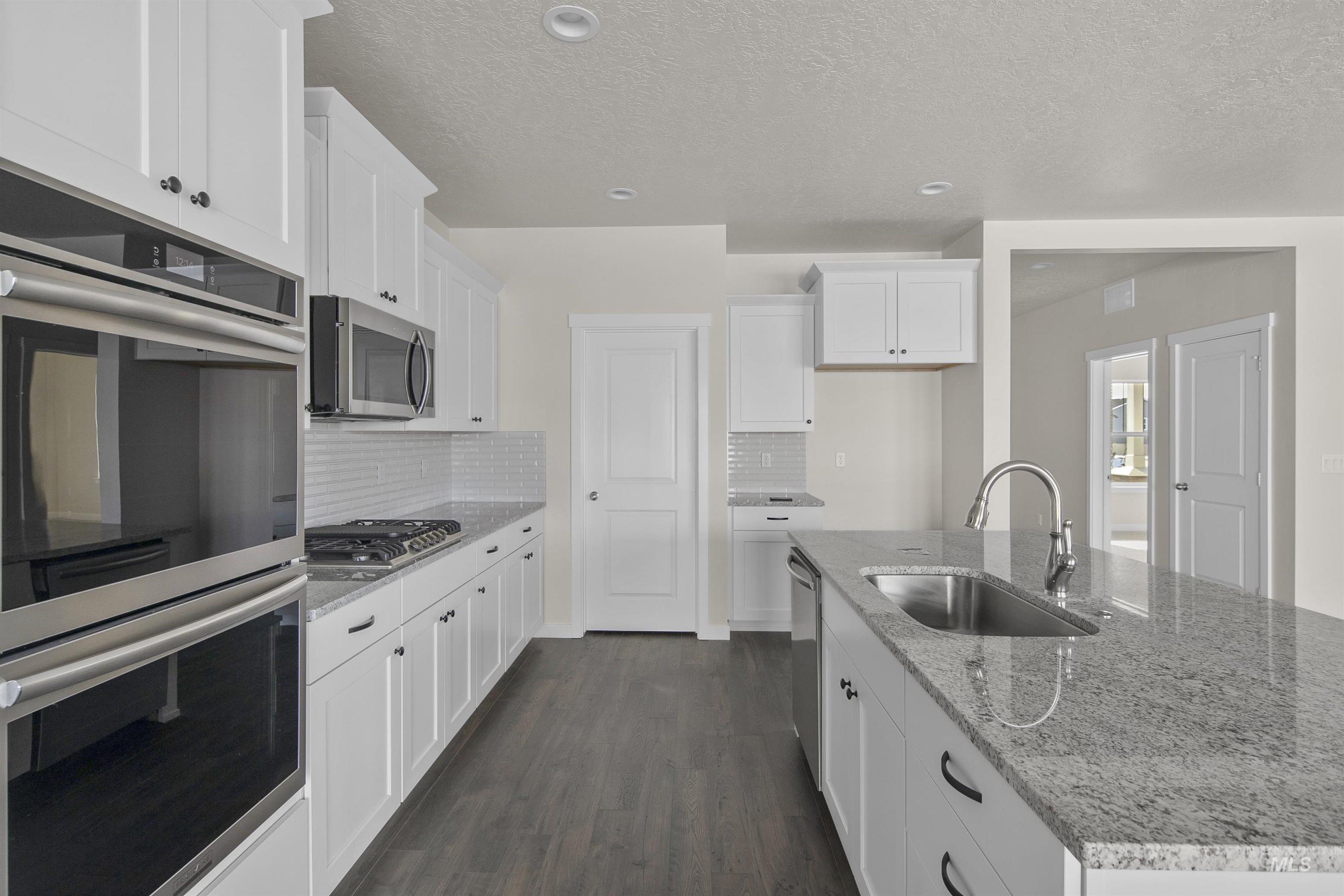 10122 W Napier Dr Property Photo 8