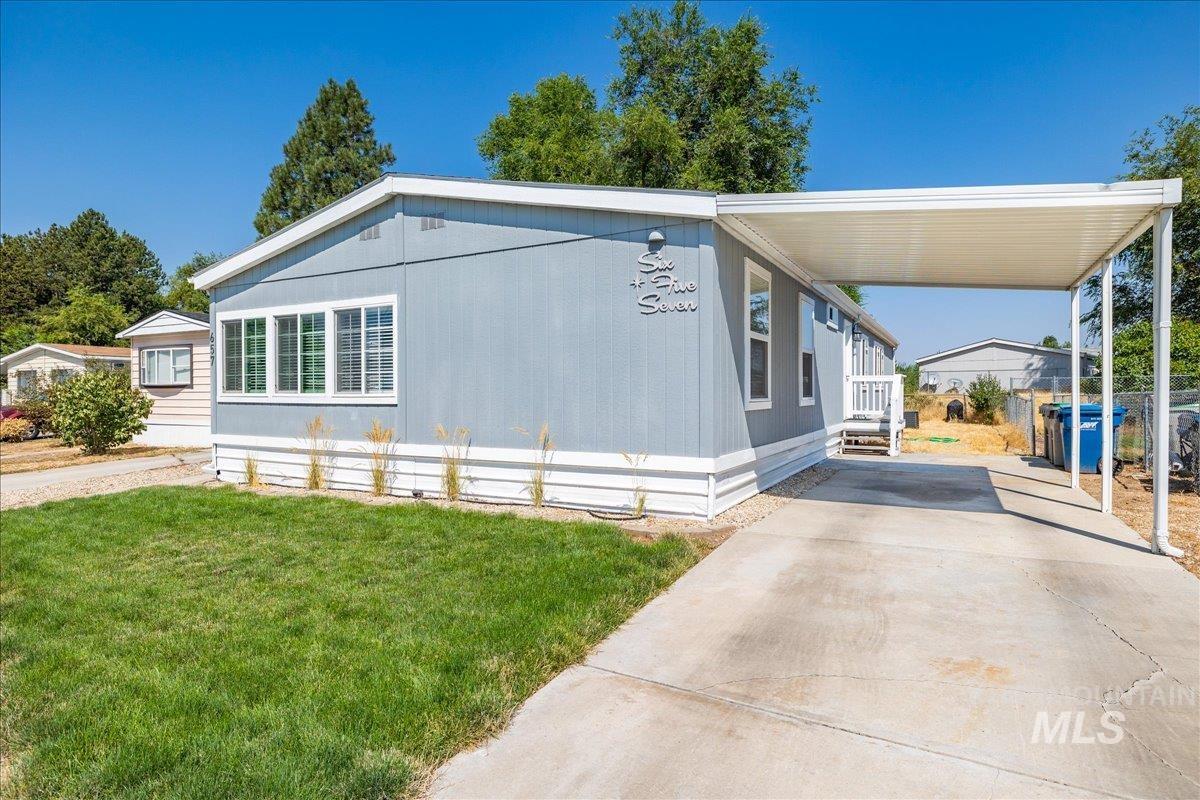 657 Silver City Dr Property Photo 1