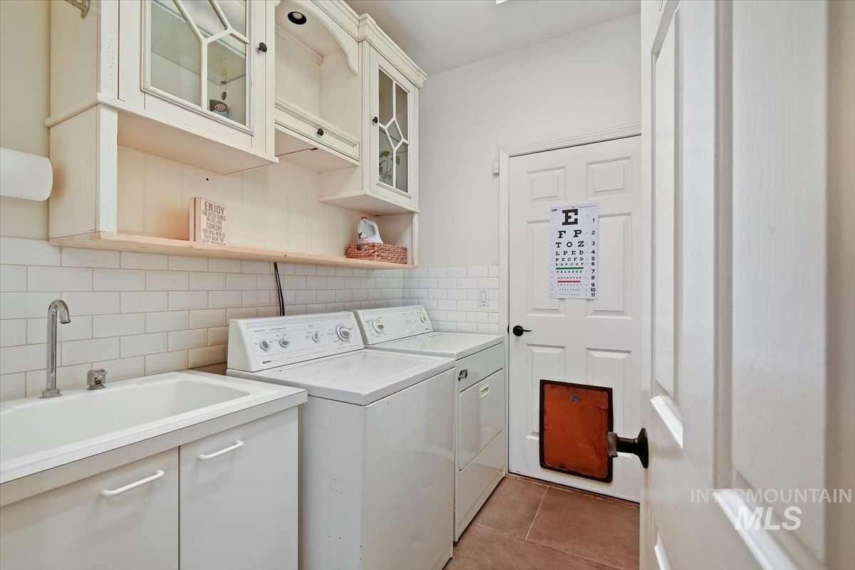 1245 W Hempstead Dr Property Photo 33