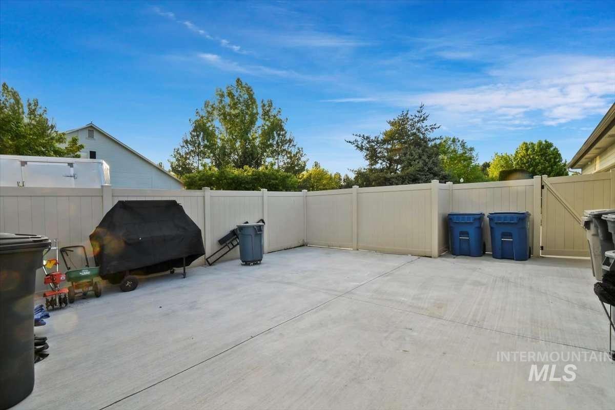 1245 W Hempstead Dr Property Photo 36