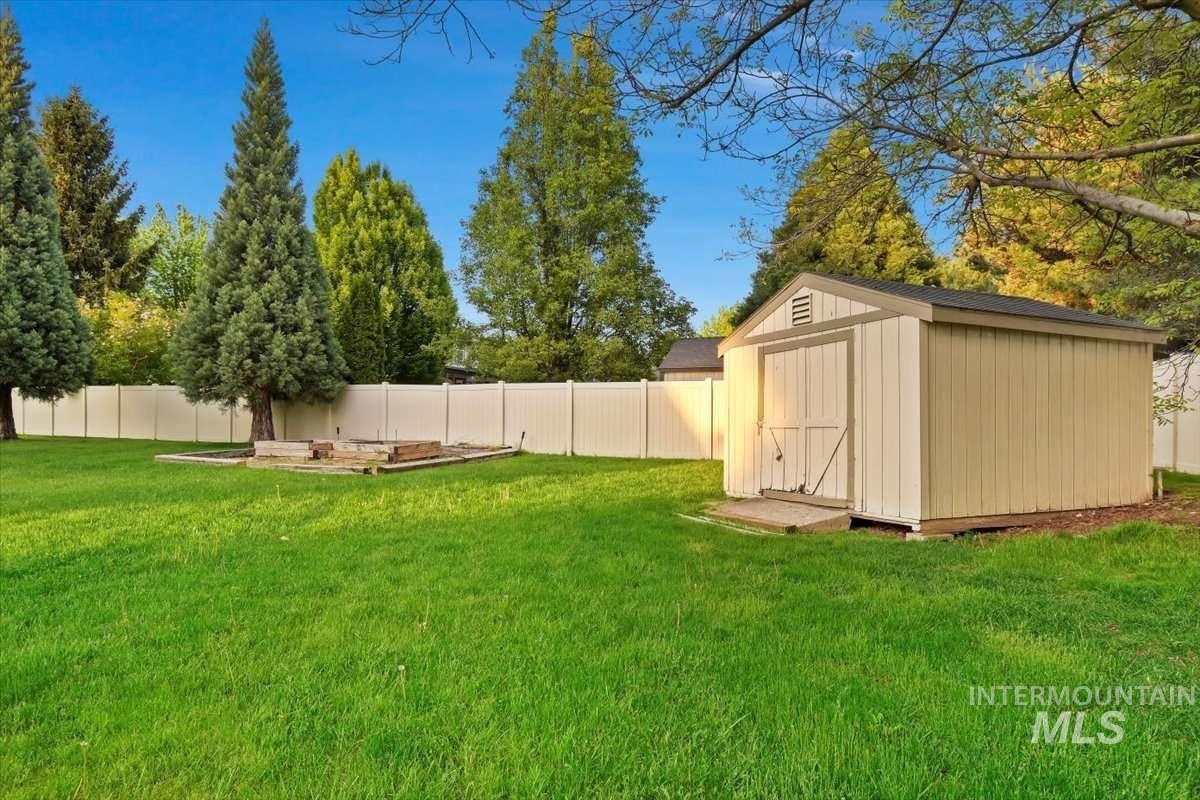 1245 W Hempstead Dr Property Photo 38
