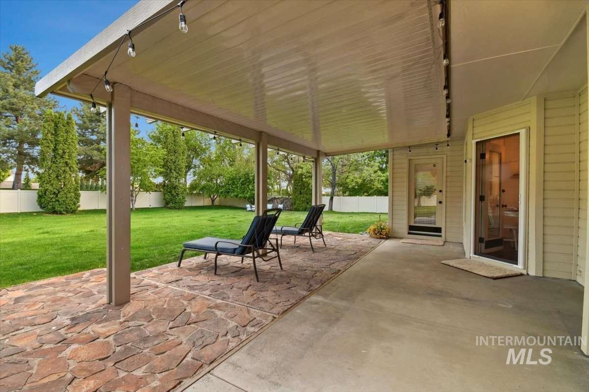1245 W Hempstead Dr Property Photo 39