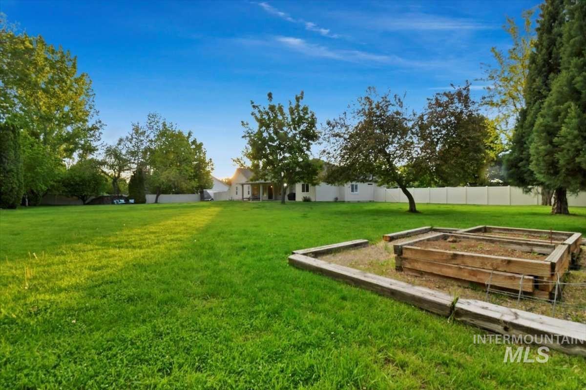 1245 W Hempstead Dr Property Photo 40