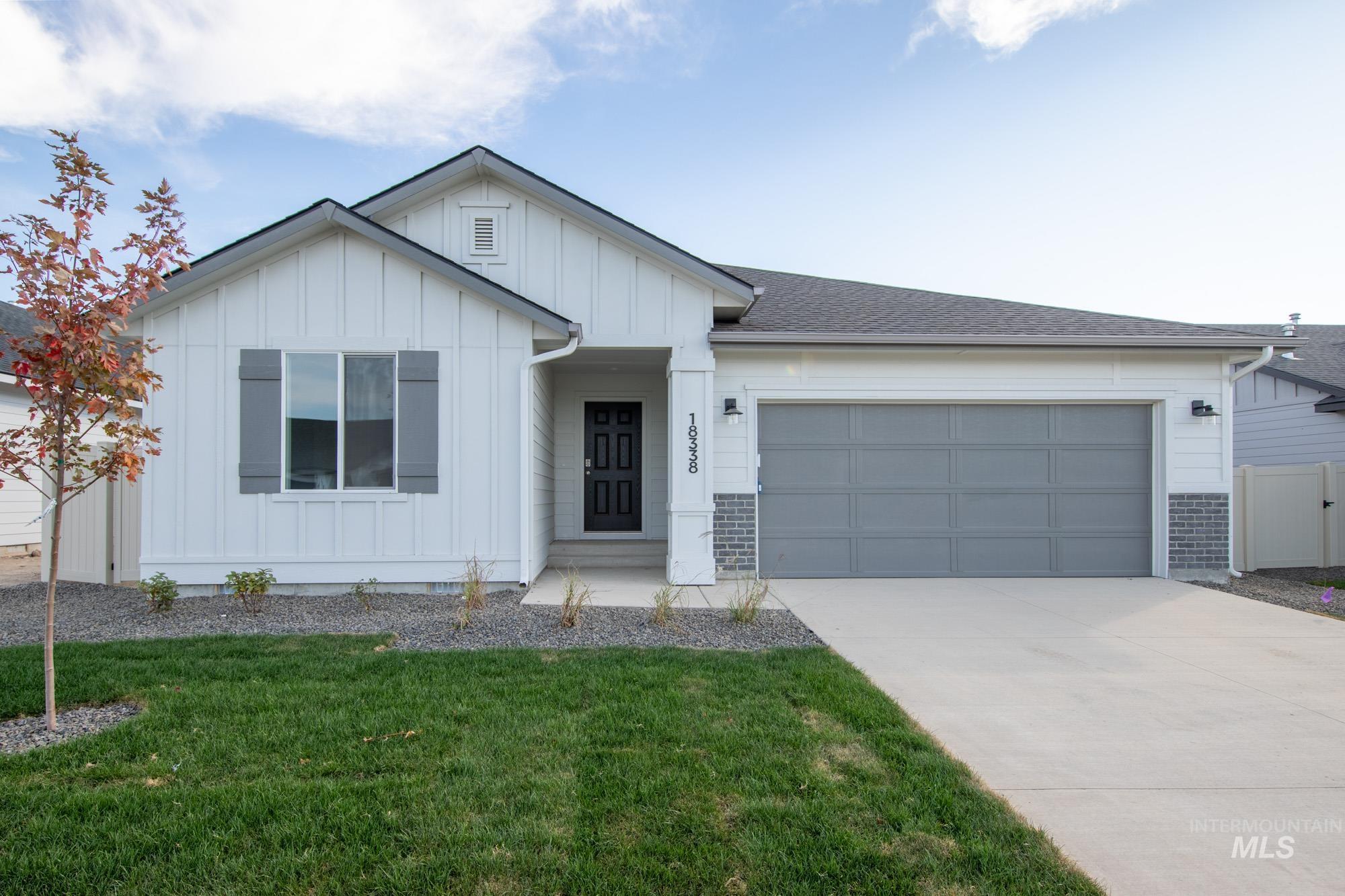 18338 N Lion Head Ave Property Photo 1