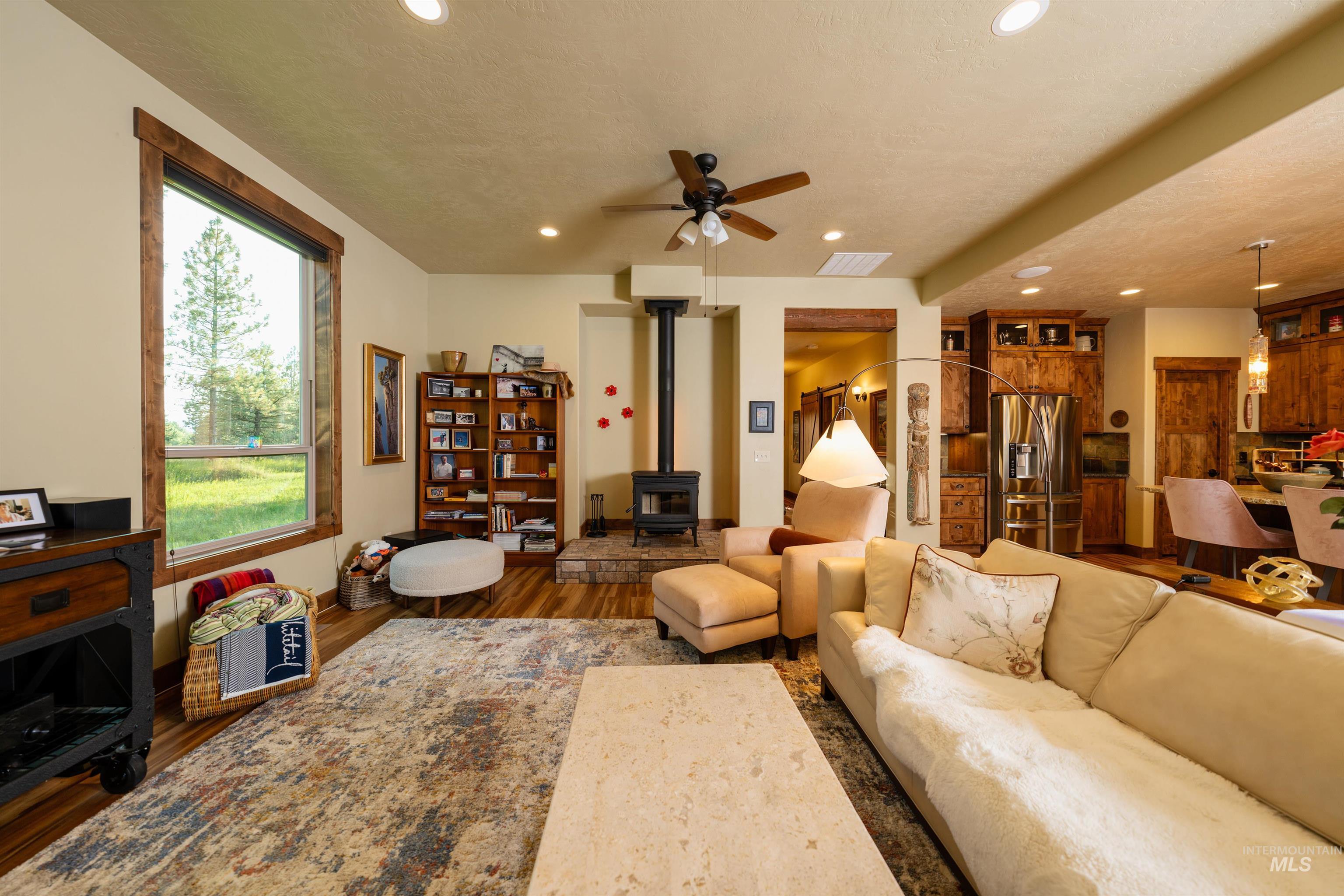 687 Fox Ridge Ln Property Photo 8