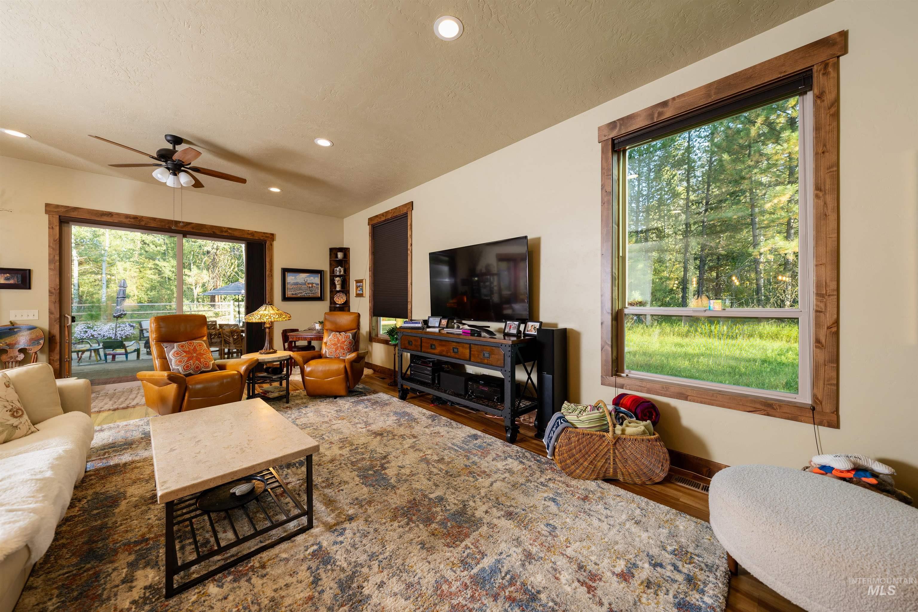 687 Fox Ridge Ln Property Photo 17