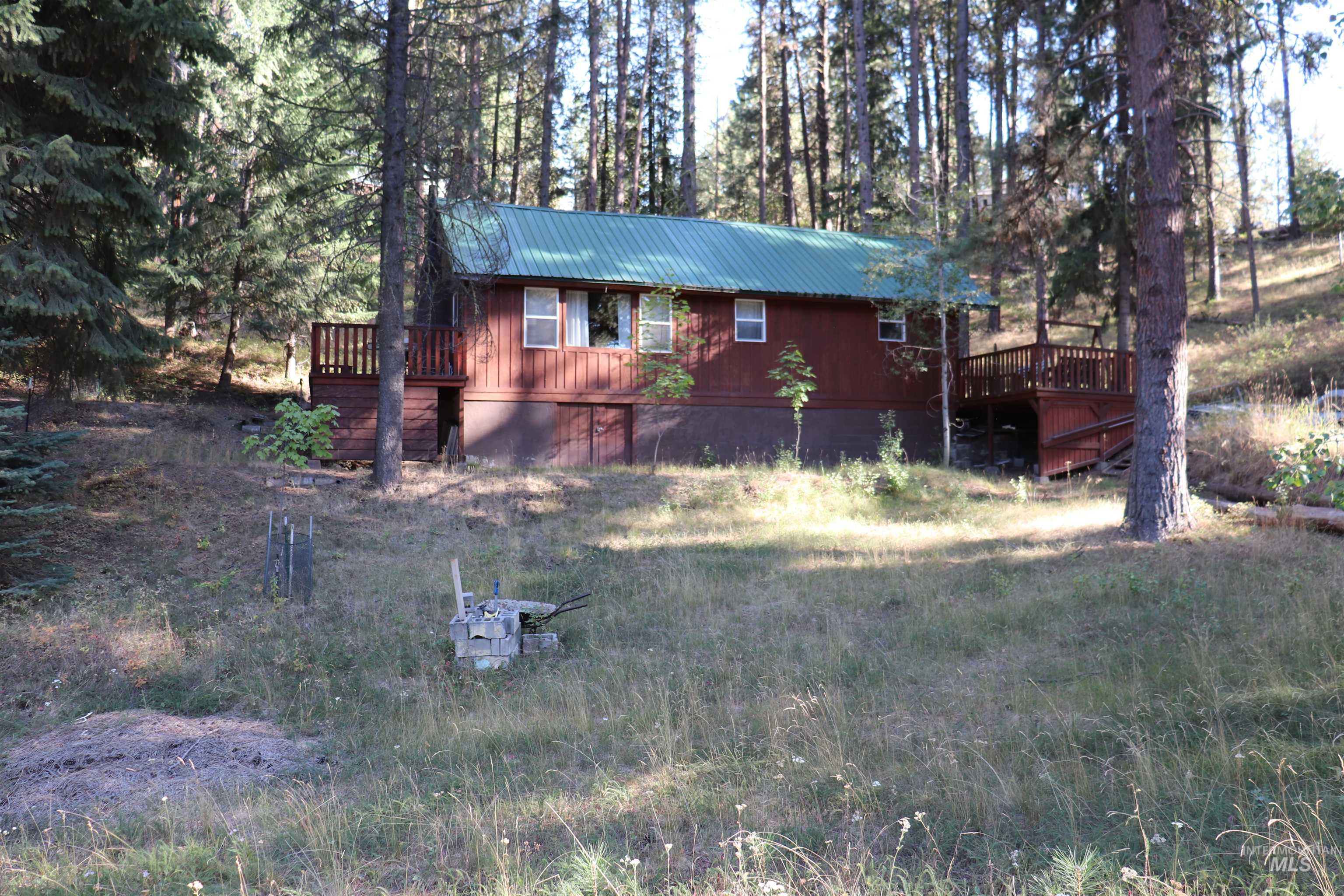 1294 Shore Dr Property Photo 1