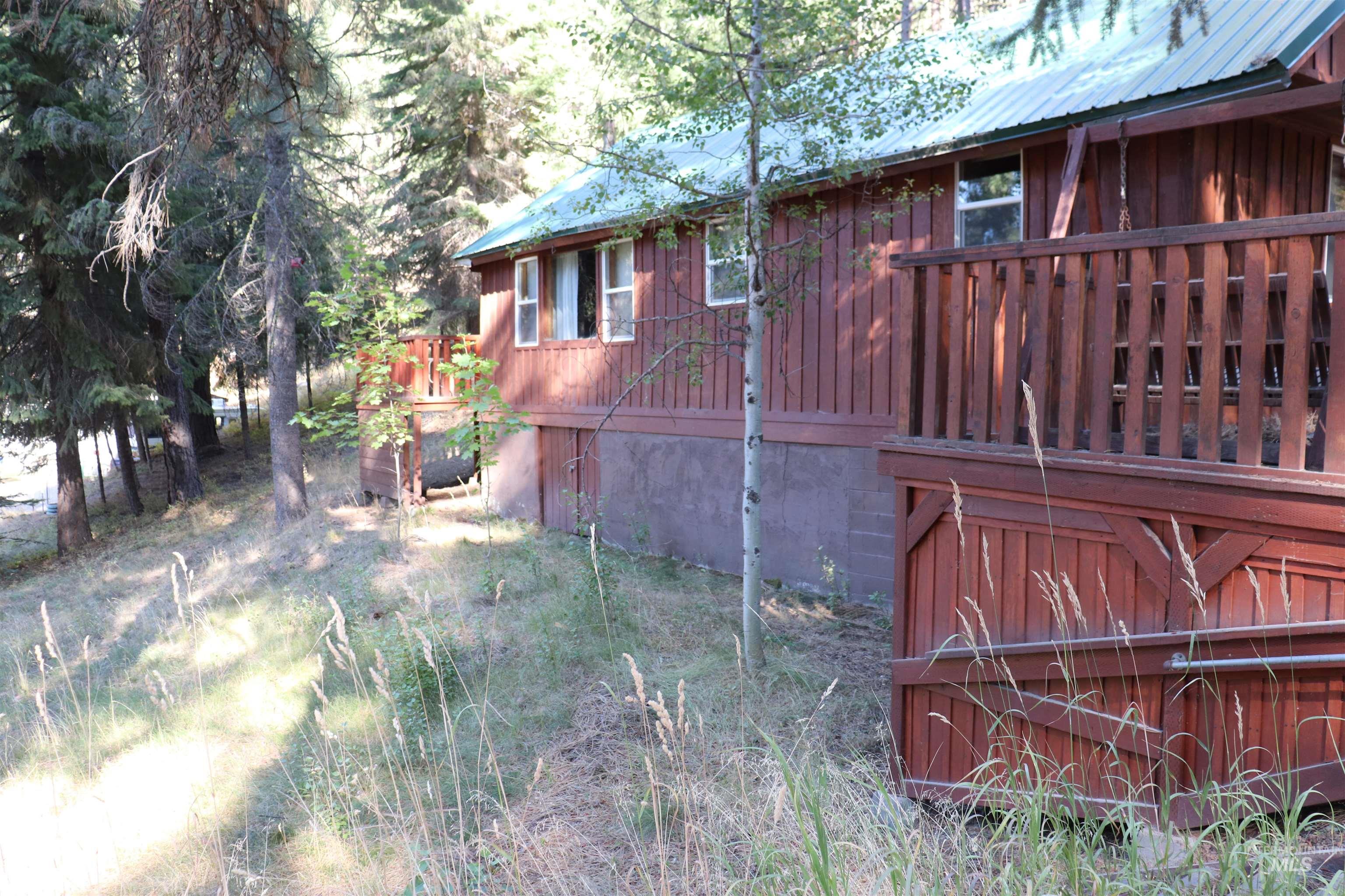 1294 Shore Dr Property Photo 3