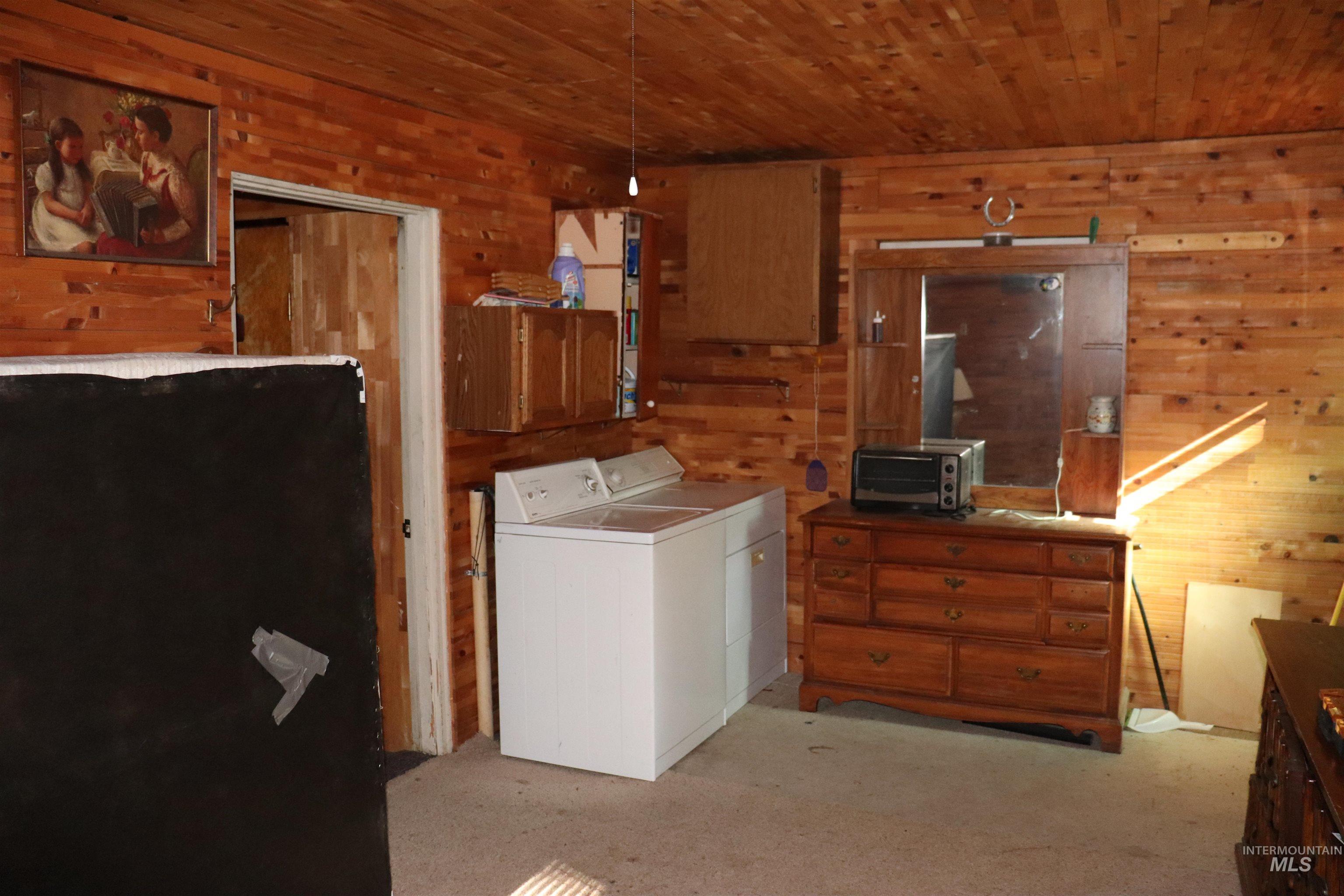 1294 Shore Dr Property Photo 7
