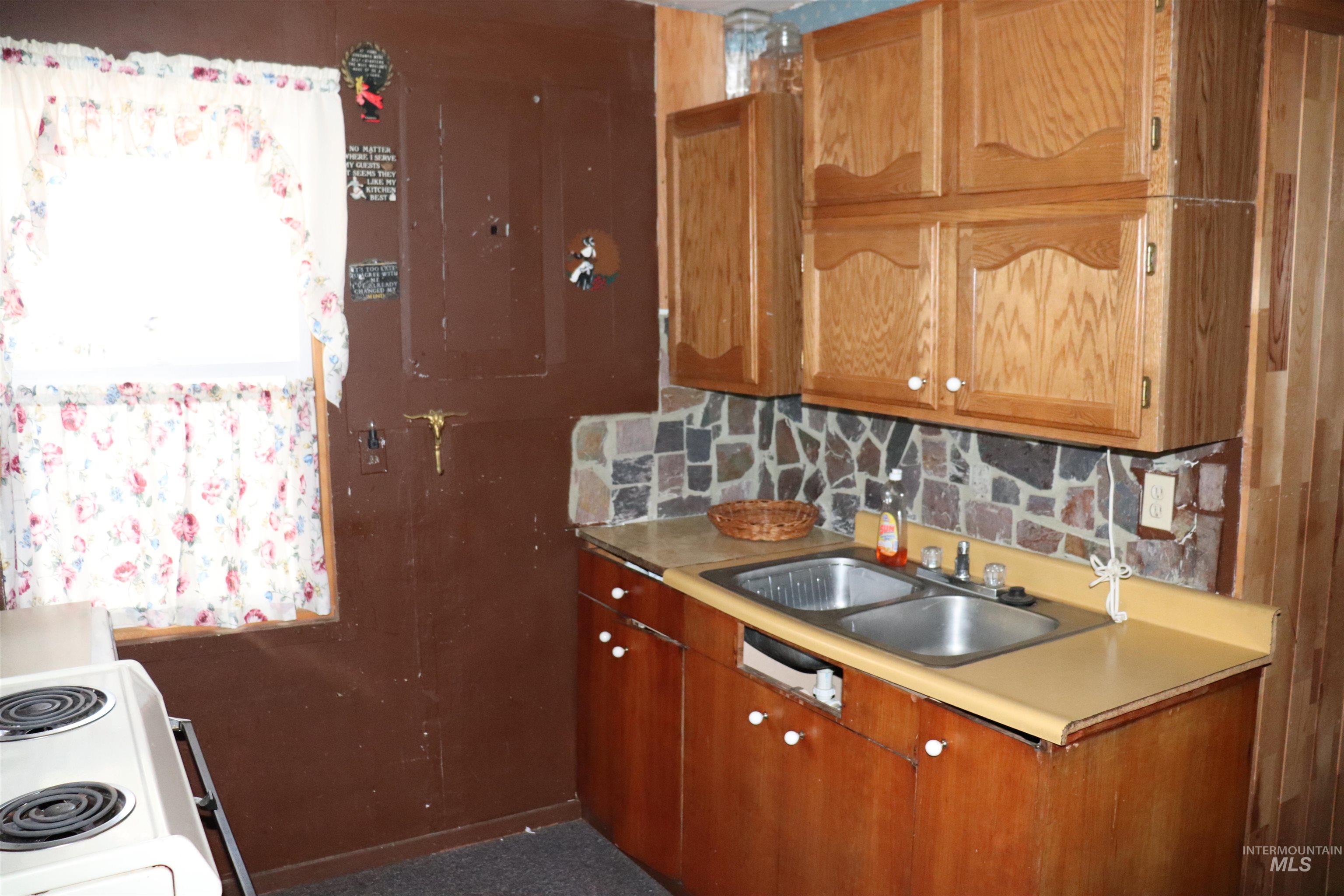 1294 Shore Dr Property Photo 10