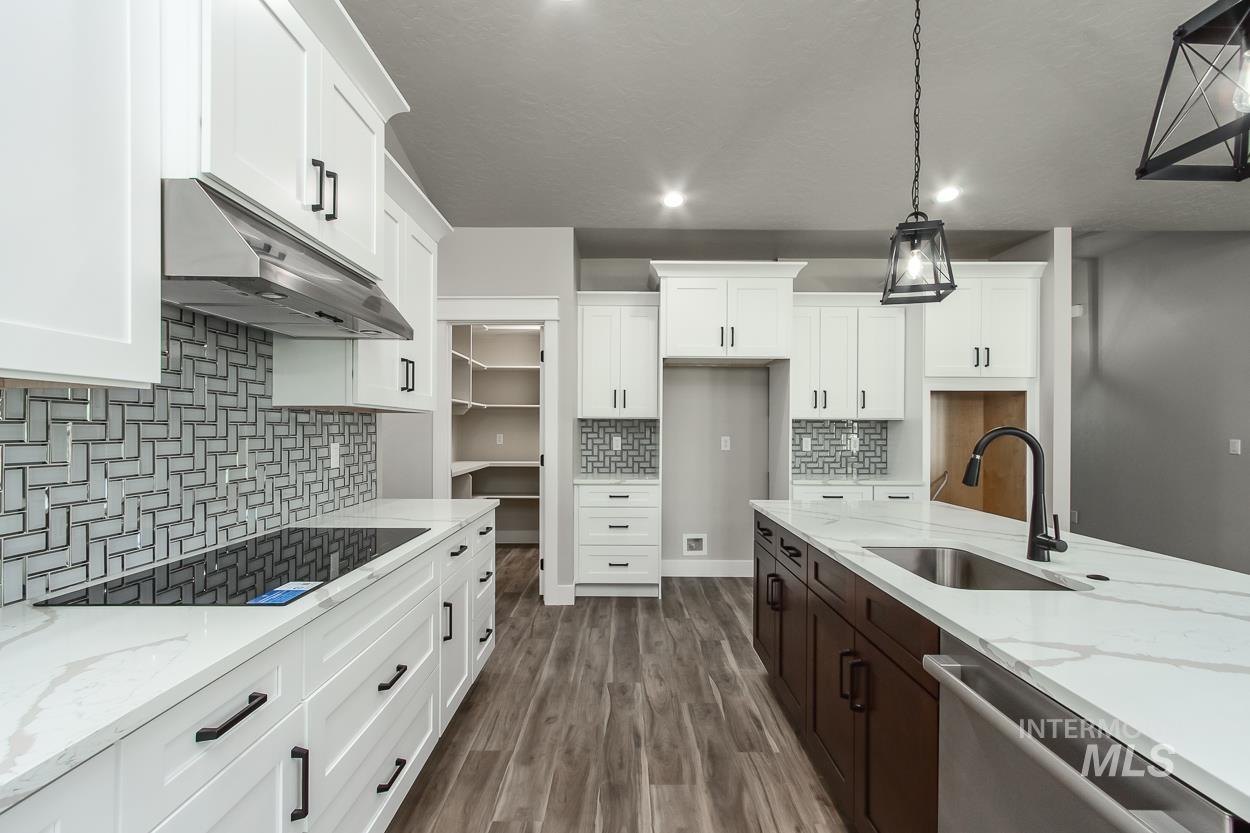 24430 Cowboy Ln Property Photo 10