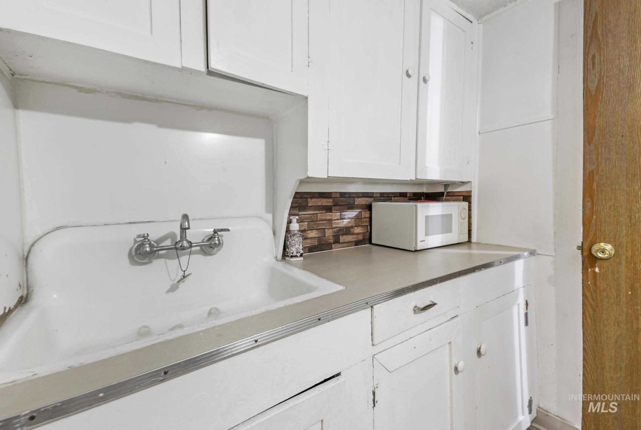 645 5th Ave W Property Photo 11