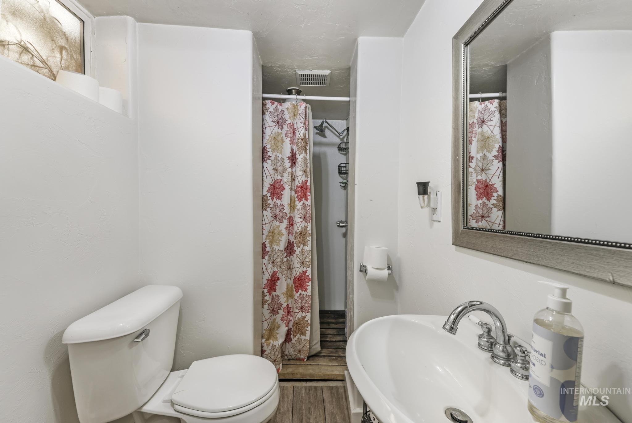 645 5th Ave W Property Photo 14