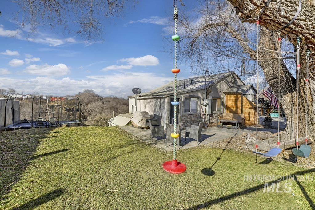 645 5th Ave W Property Photo 18