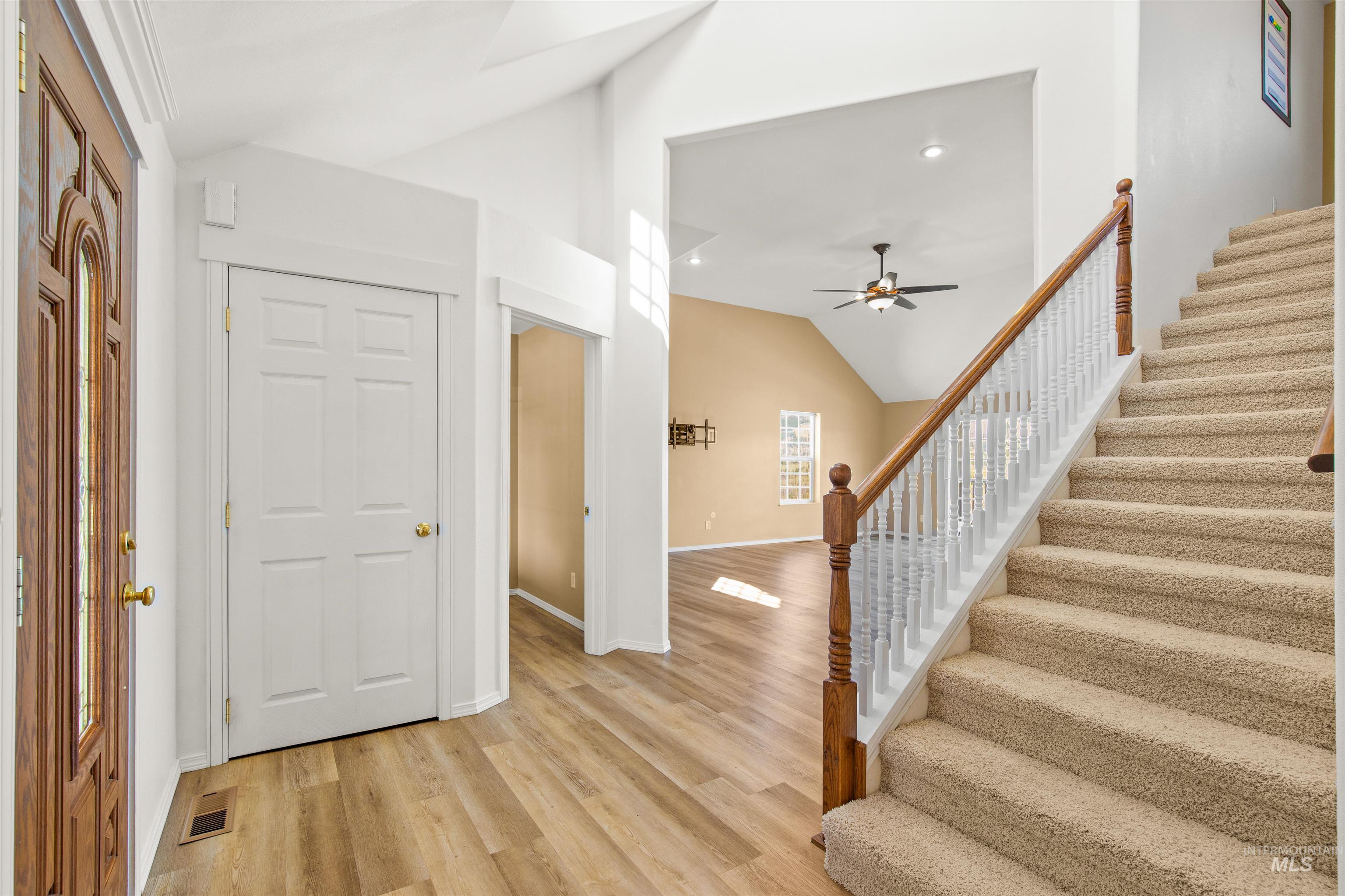 829 Crest Drive Property Photo 6