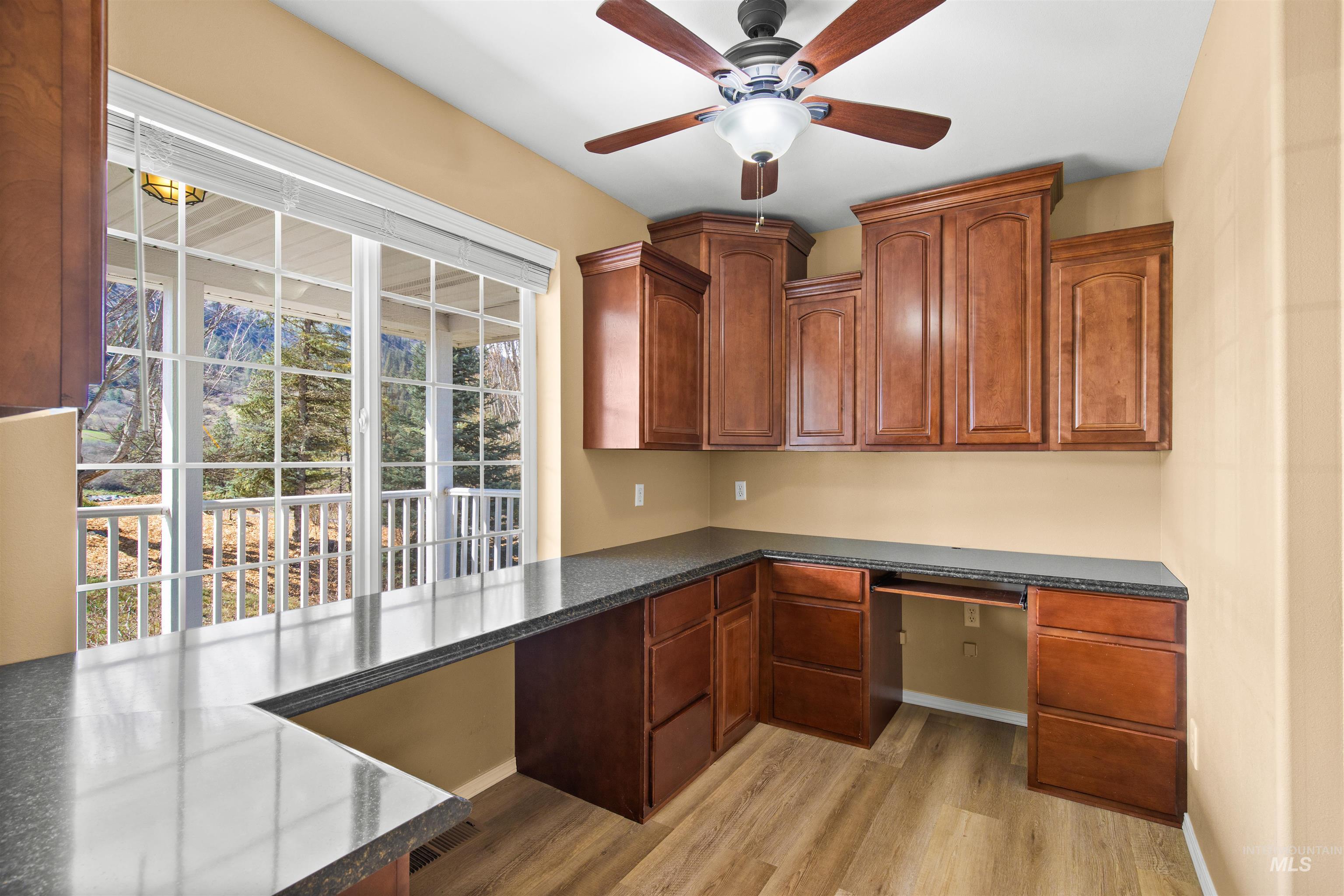 829 Crest Drive Property Photo 8