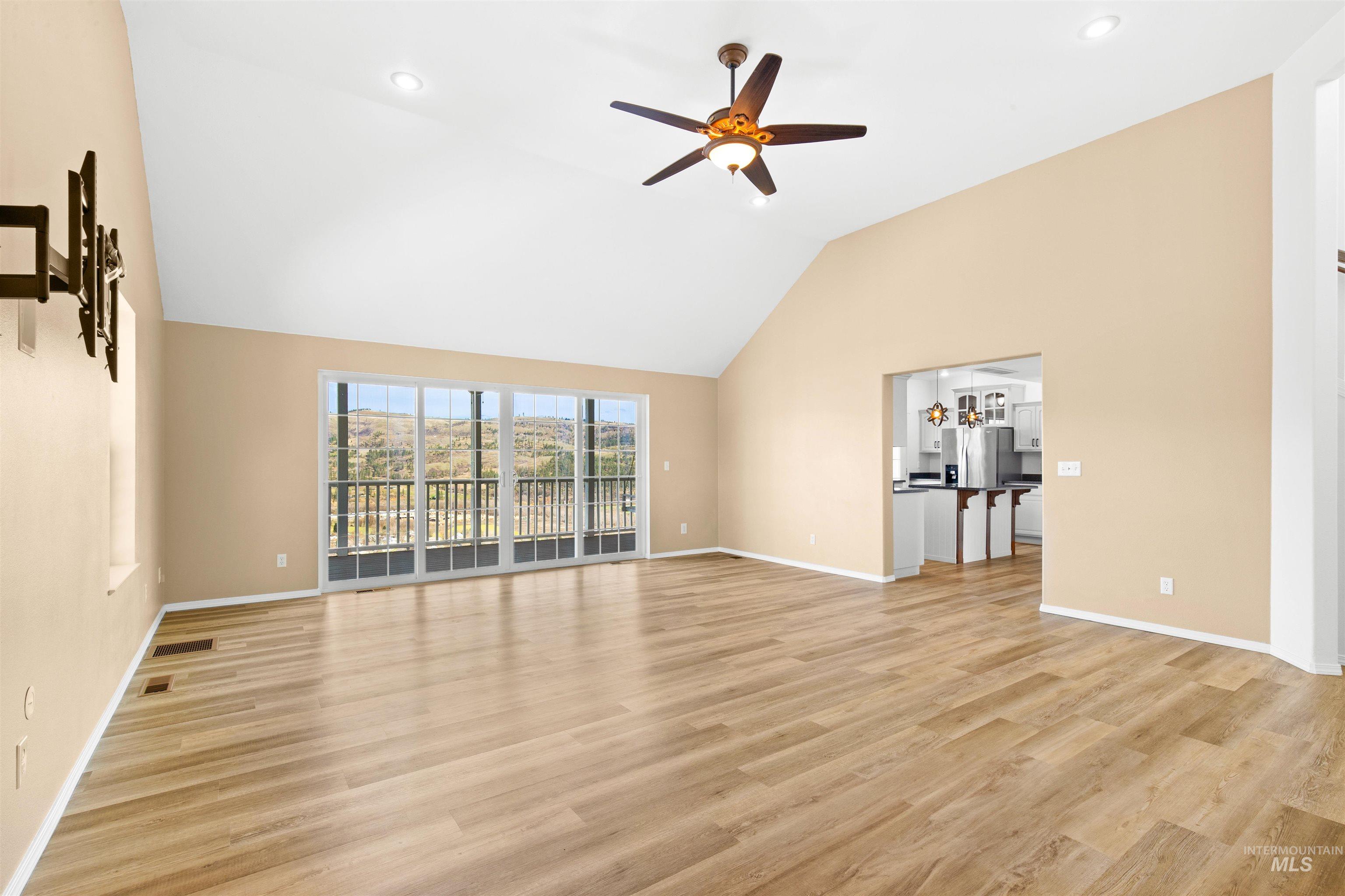 829 Crest Drive Property Photo 17