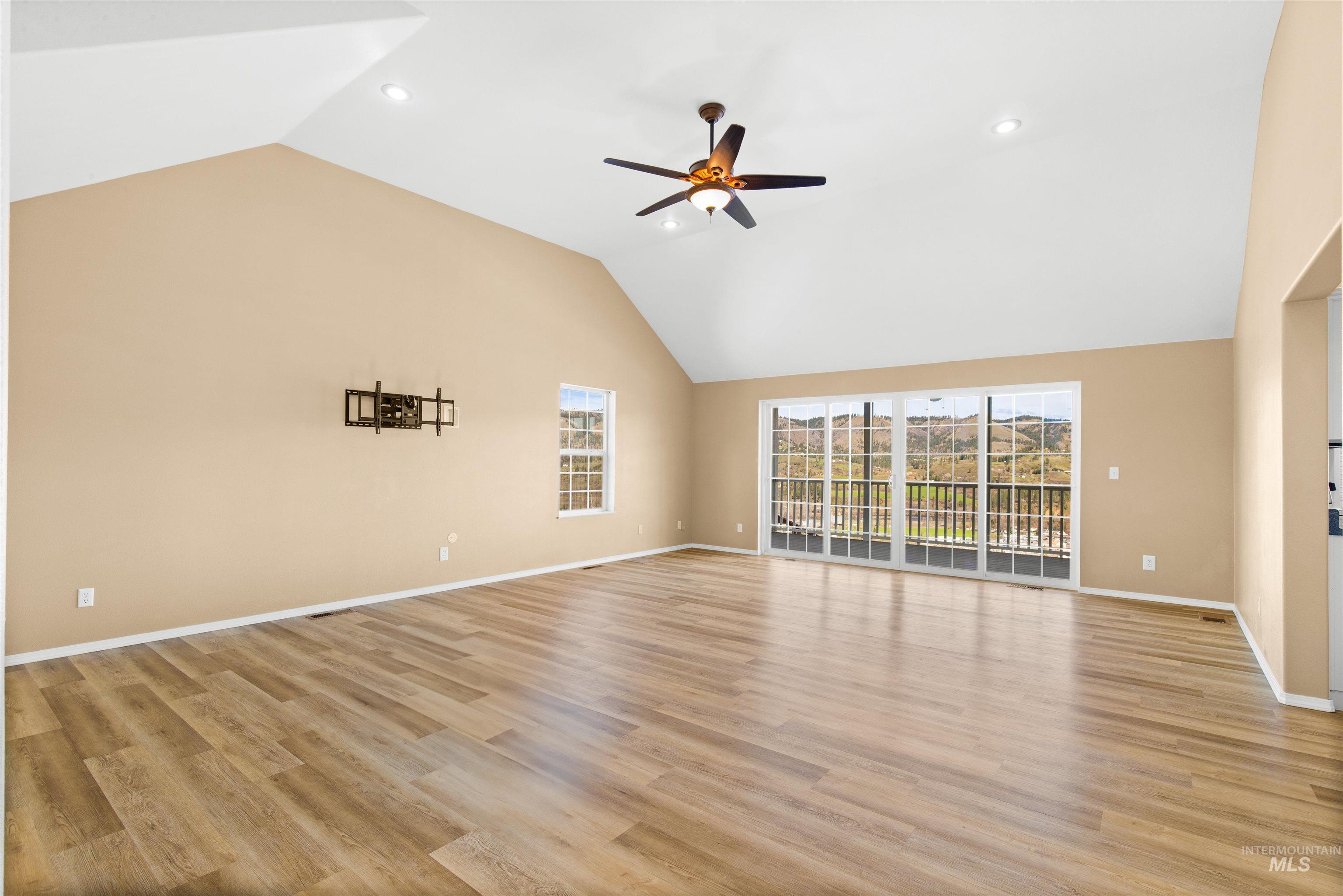 829 Crest Drive Property Photo 18