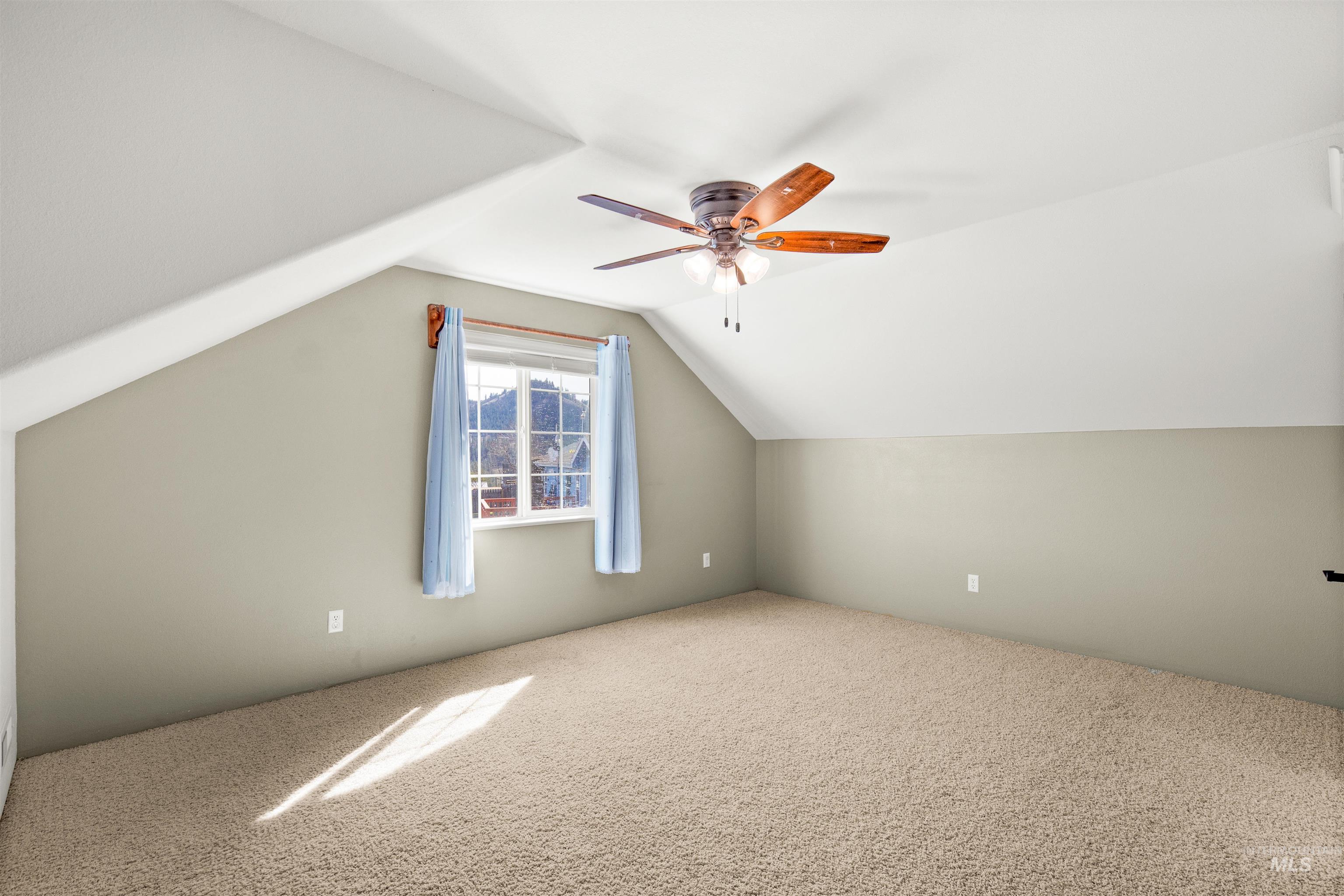 829 Crest Drive Property Photo 22