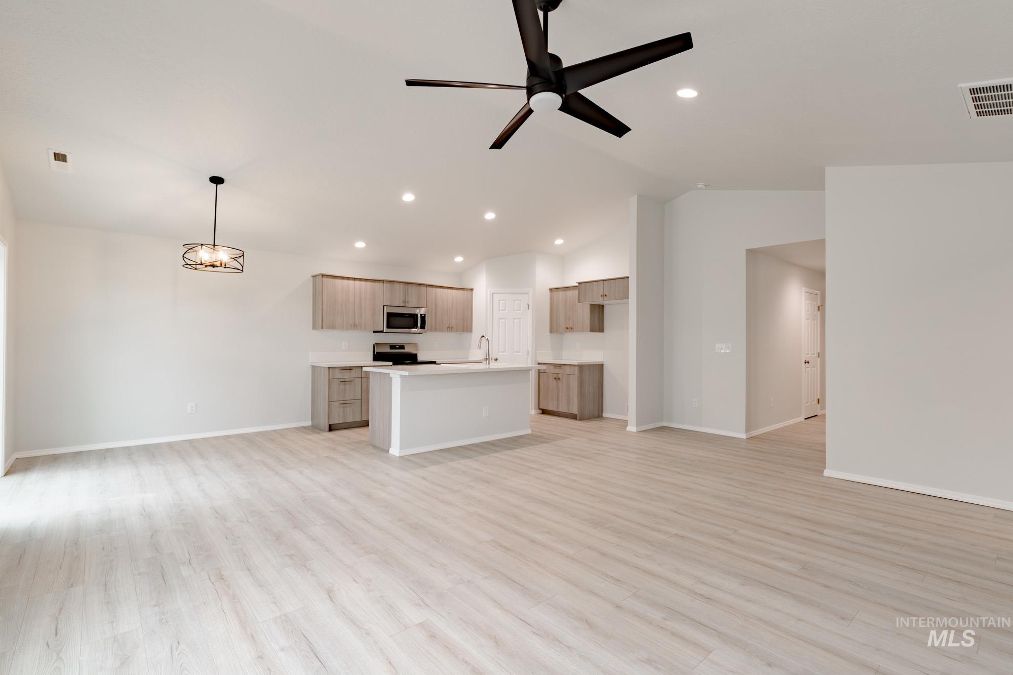 12943 Ashfield St Property Photo 4