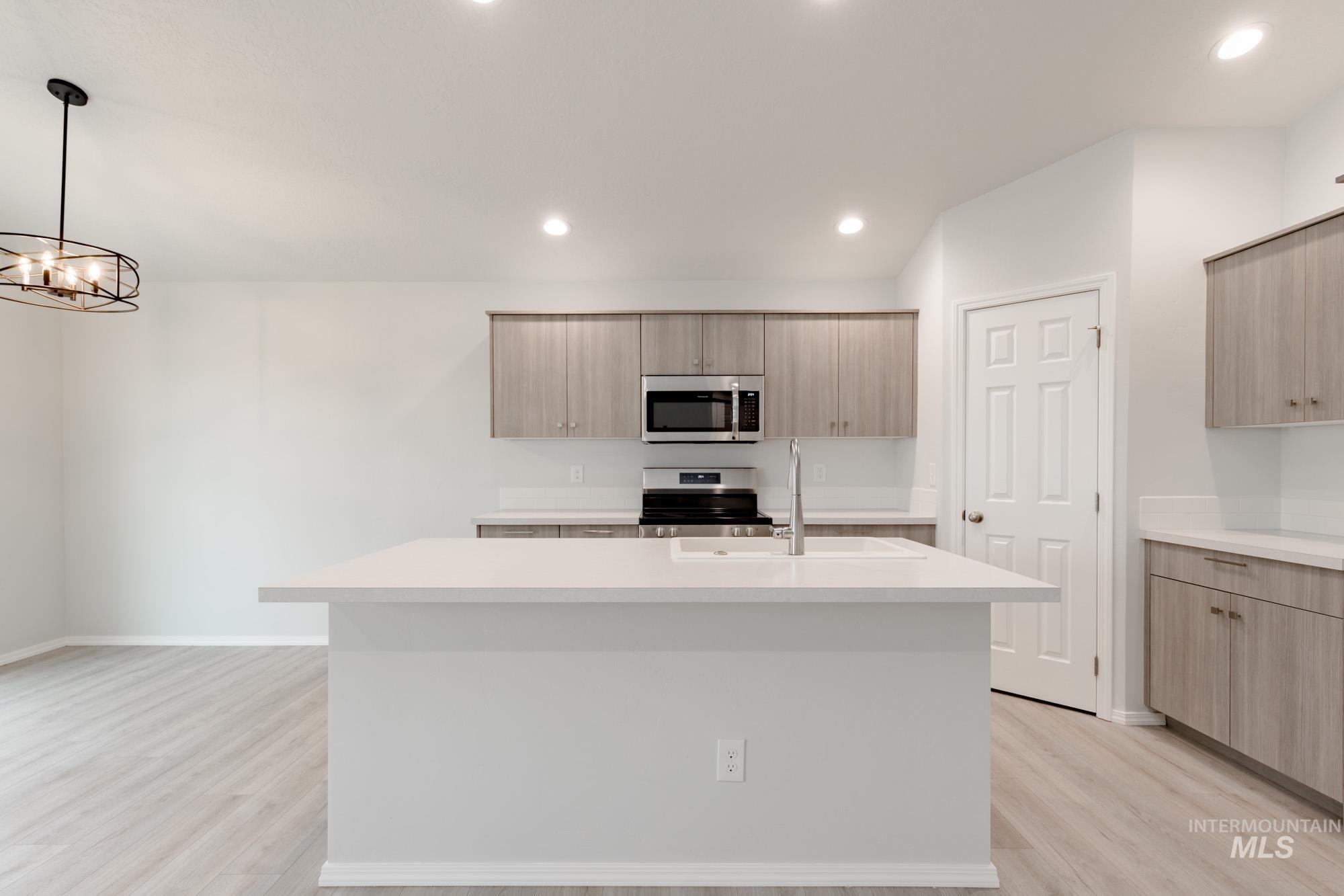 12943 Ashfield St Property Photo 5
