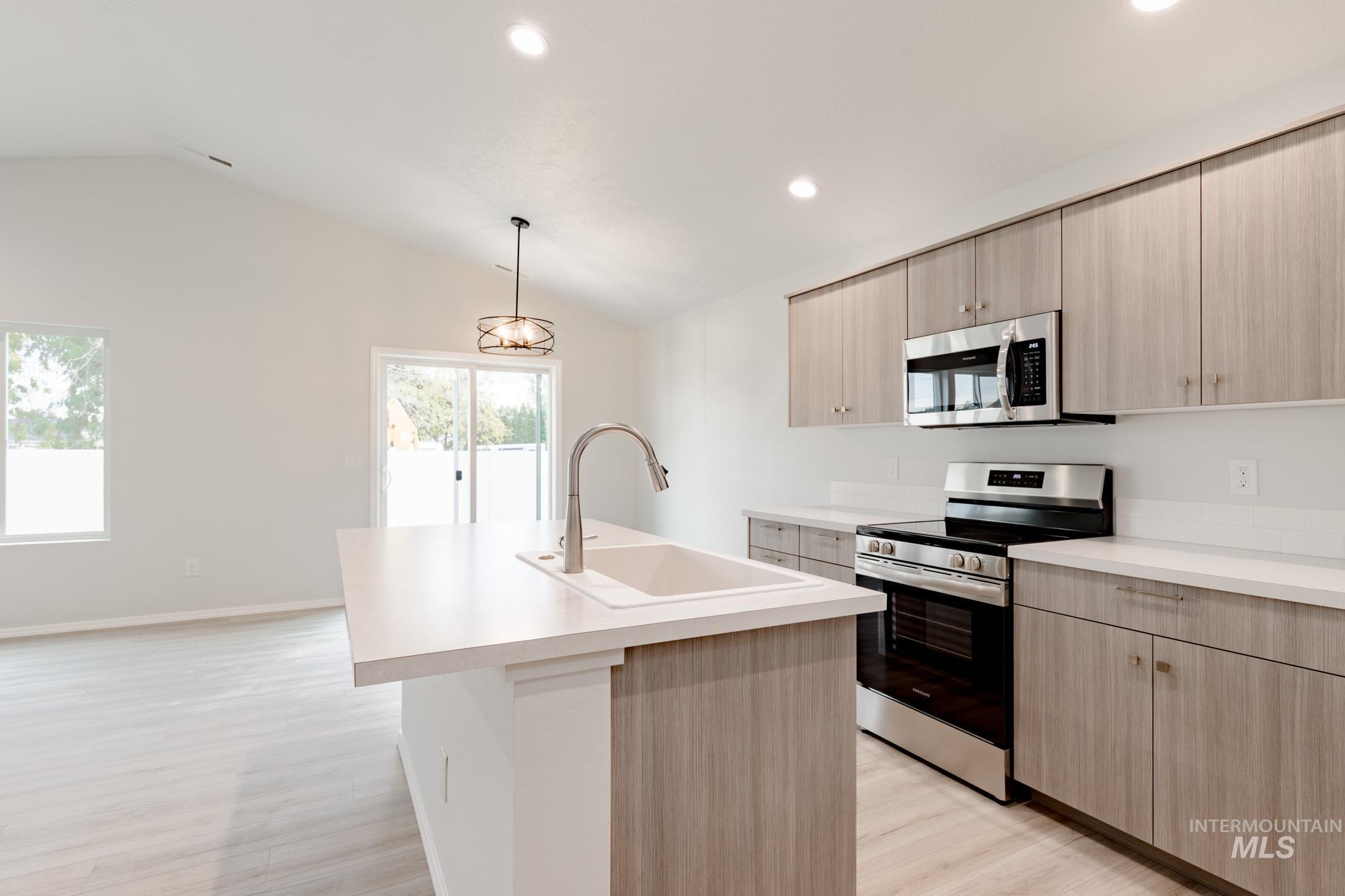 12943 Ashfield St Property Photo 6