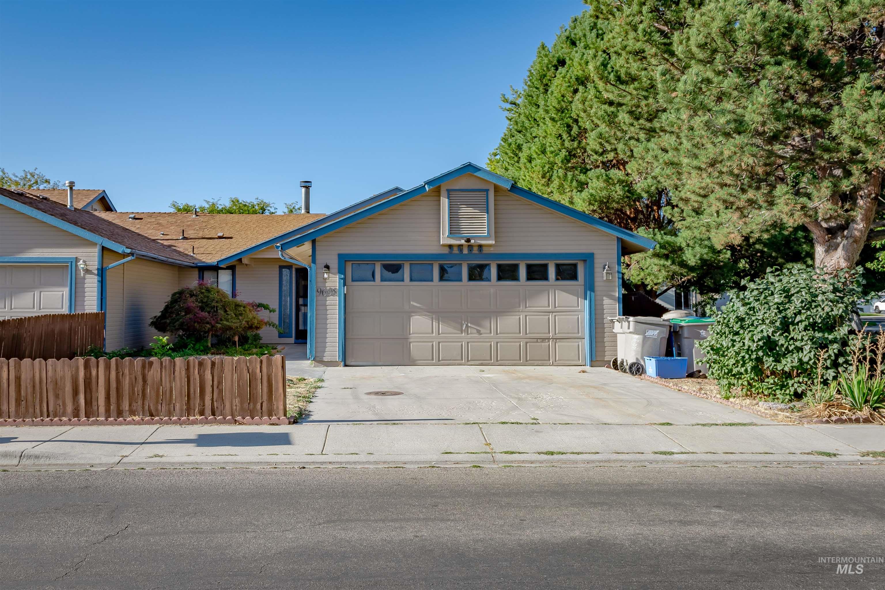 9608 W Sunflower Ln Property Photo 1