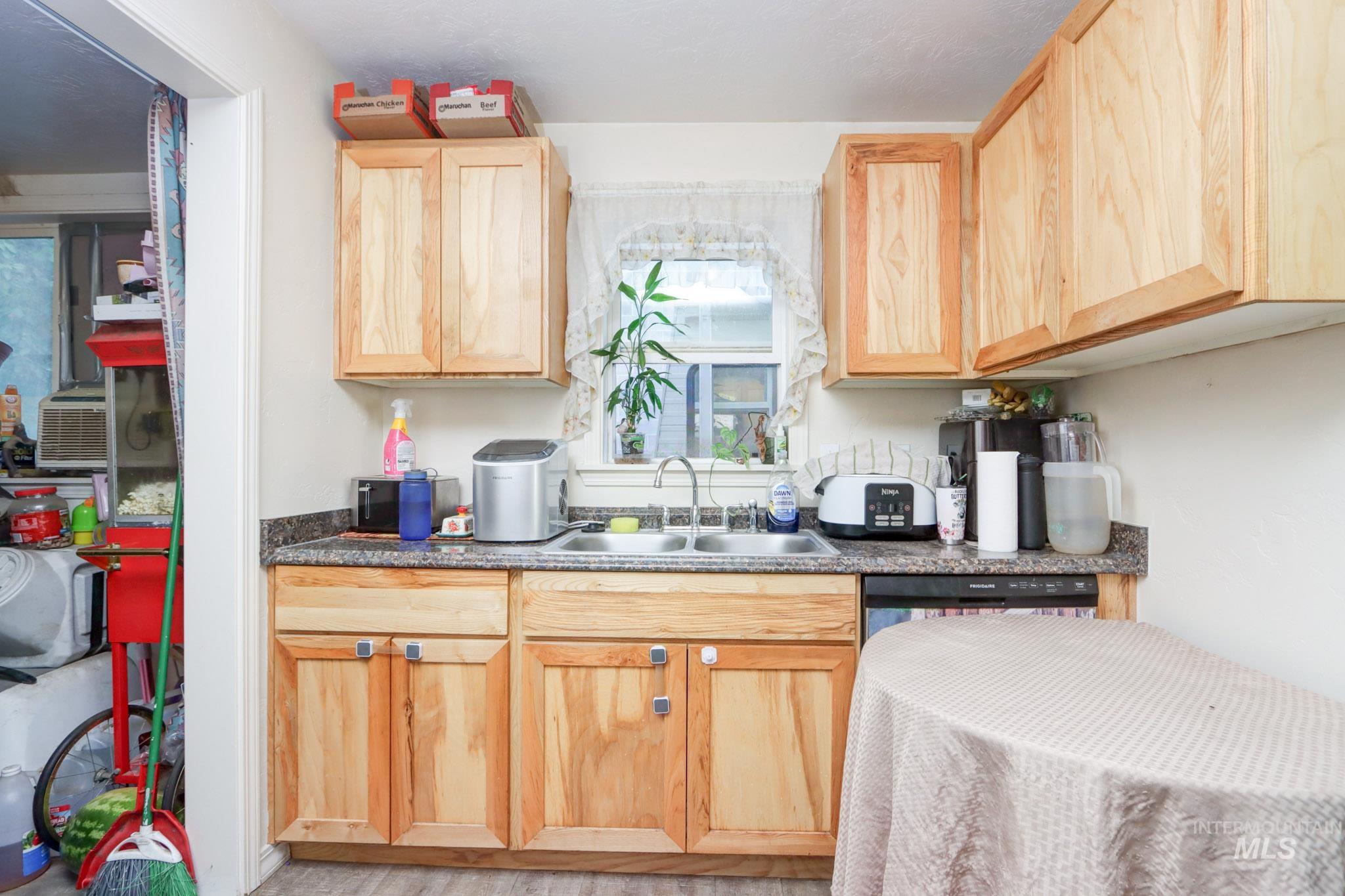926 Park Ave Property Photo