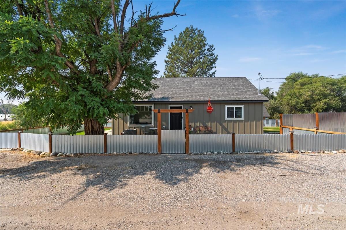 205 N Owyhee Property Photo 38