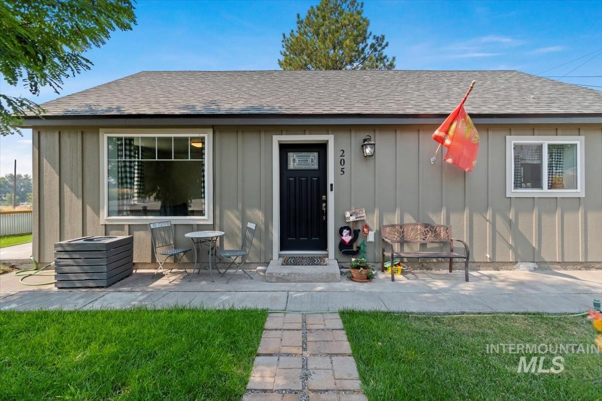 205 N Owyhee St Property Photo 2