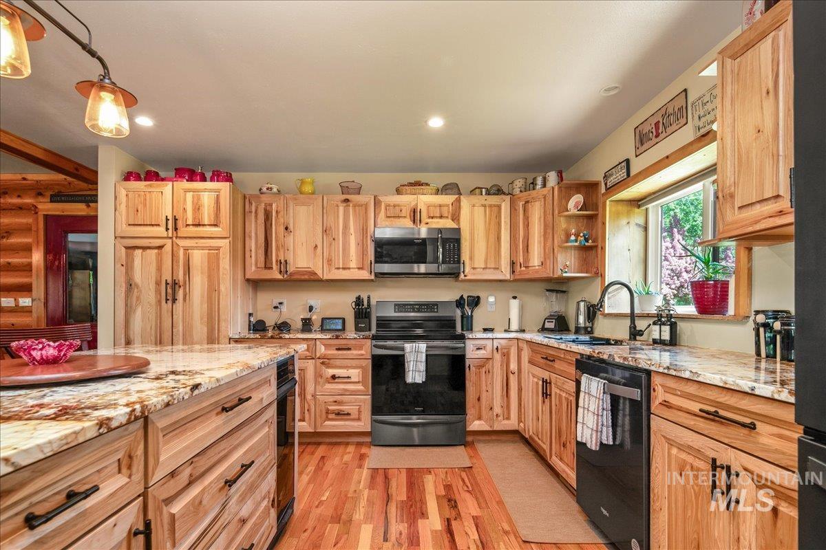 6856 Highway 55 Property Photo 12