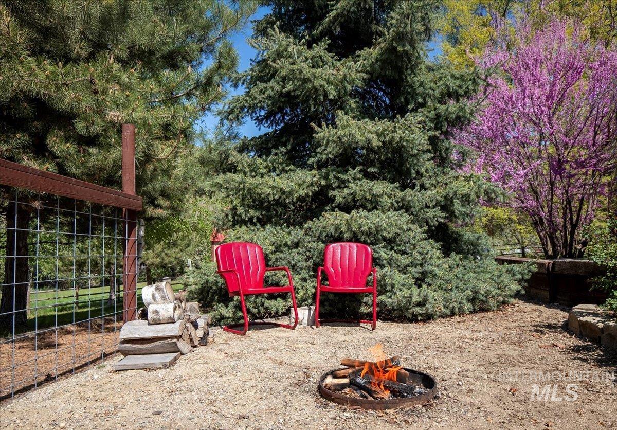 6856 Highway 55 Property Photo 34