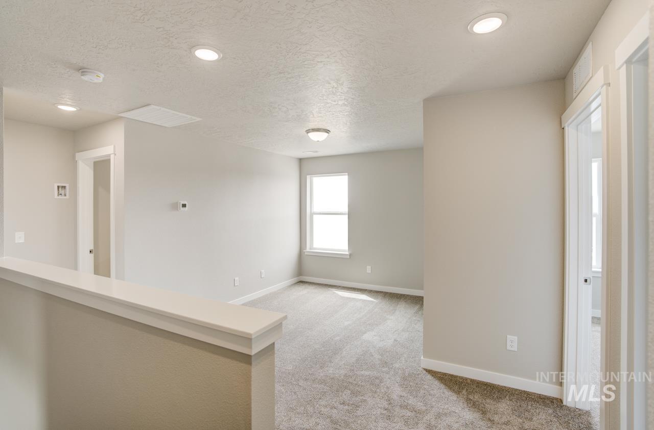 17637 Mason Ridge Way Property Photo 4