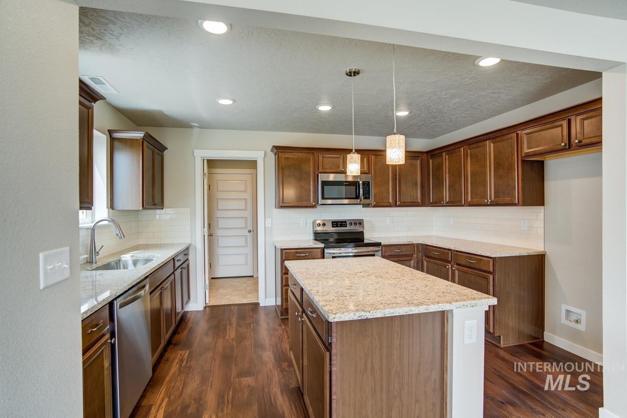 17637 Mason Ridge Way Property Photo 7