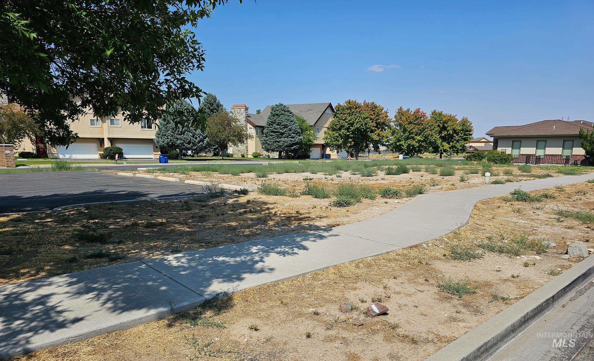 273 Canyon Crest Drive Property Photo 3