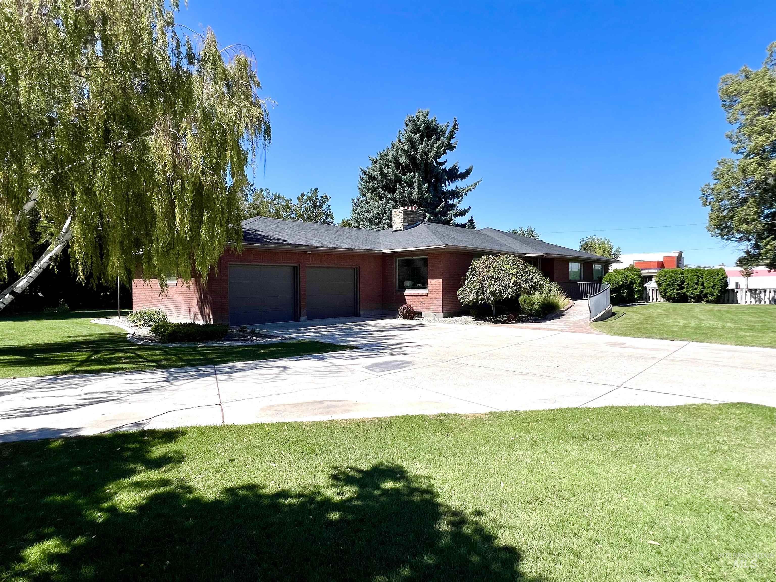 2240 Overland Ave Property Photo
