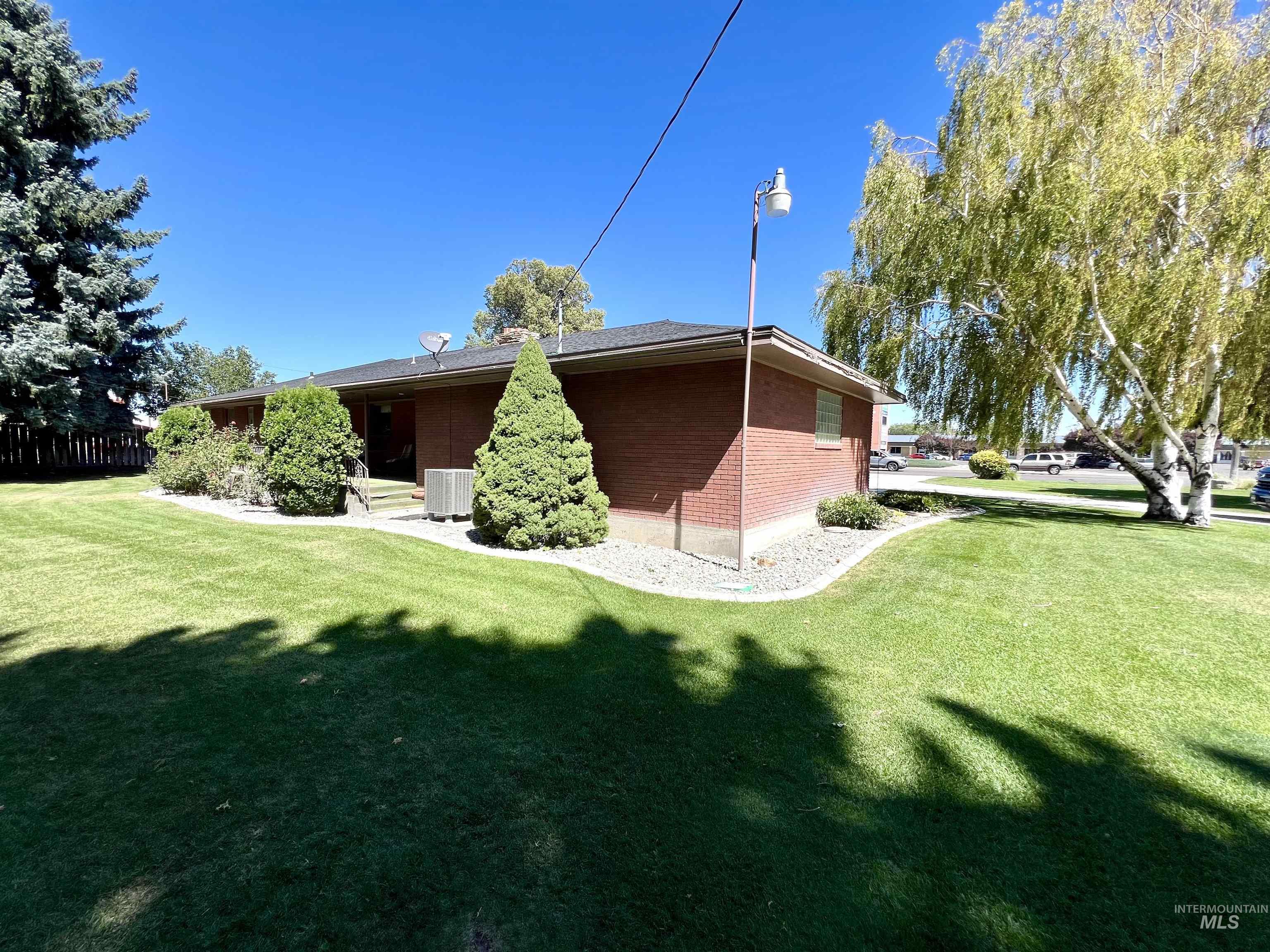 2240 Overland Ave Property Photo 2